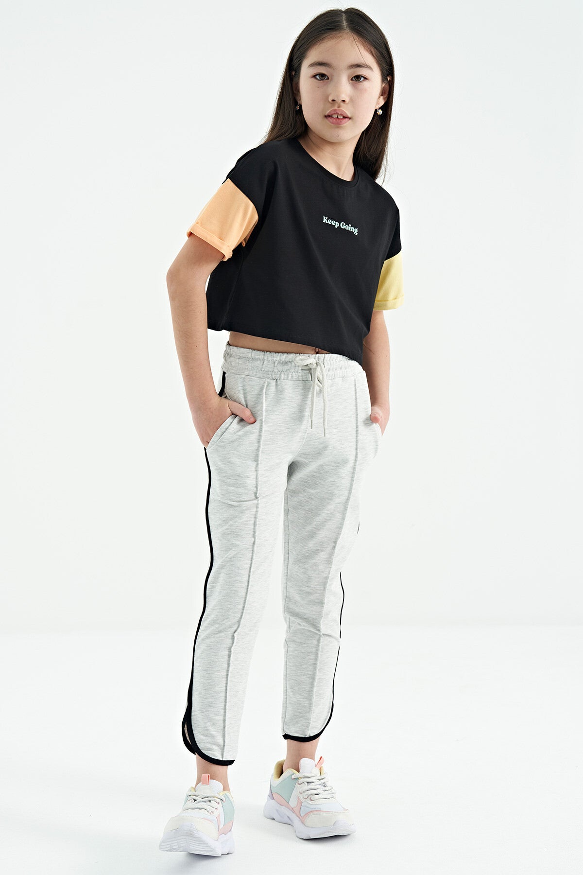 Siyah Yazı Baskılı O Yaka Düşük Omuzlu Oversize Kız Çocuk T-Shirt - 75130