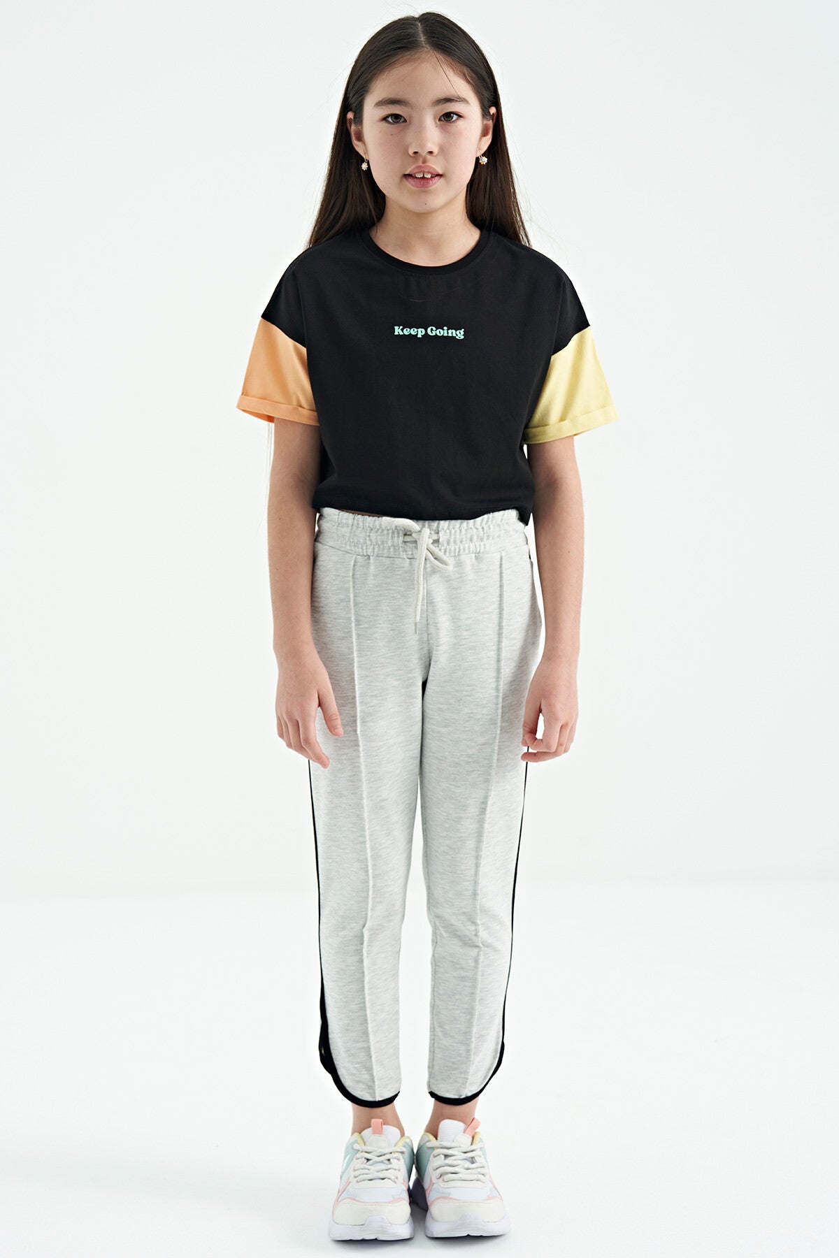 Siyah Yazı Baskılı O Yaka Düşük Omuzlu Oversize Kız Çocuk T-Shirt - 75130