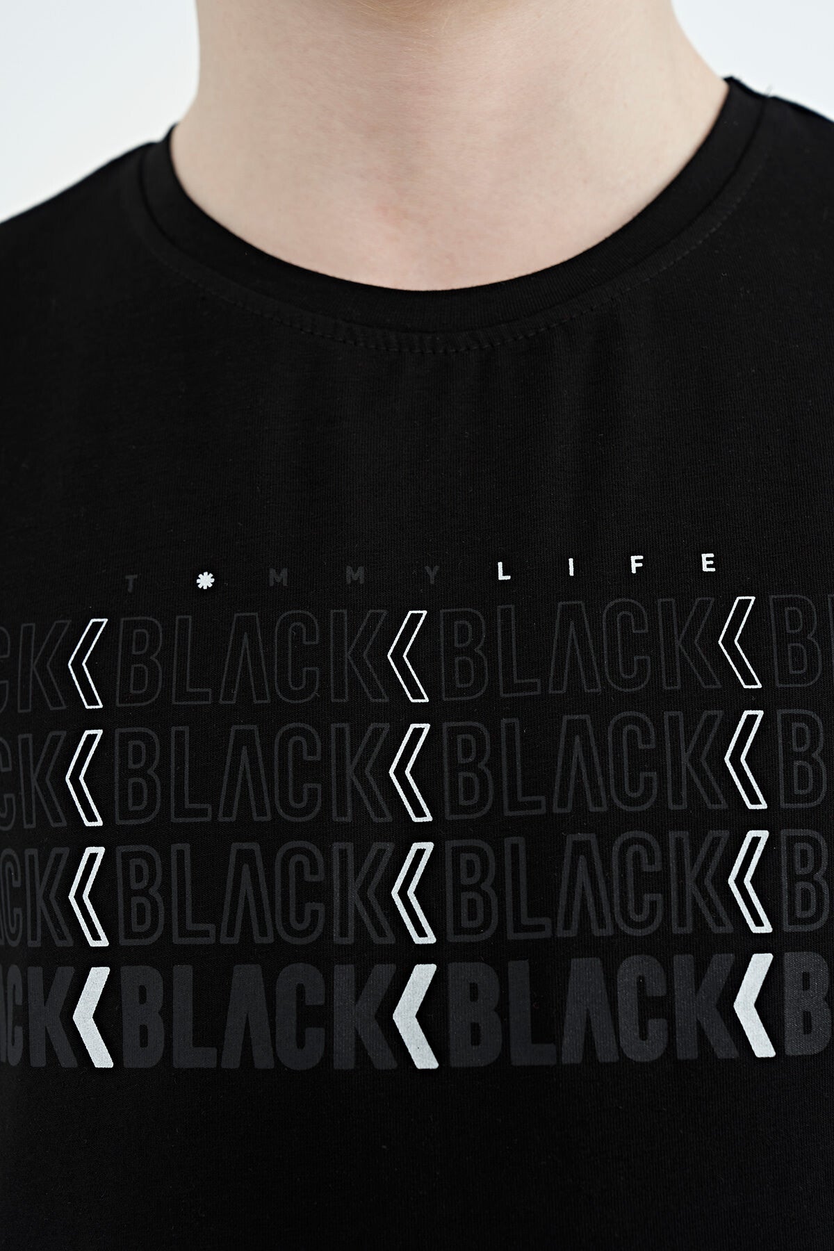 Siyah Yazı Baskılı O Yaka Standart Kalıp Erkek Çocuk T-Shirt - 11149