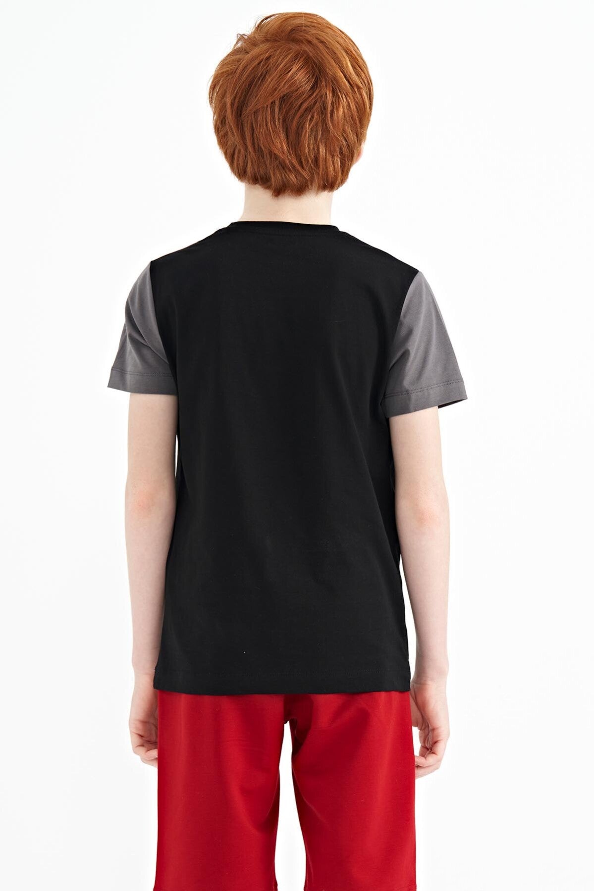 Siyah Yazı Baskılı Renk Bloklu Standart Kalıp O Yaka Erkek Çocuk T-Shirt - 11134