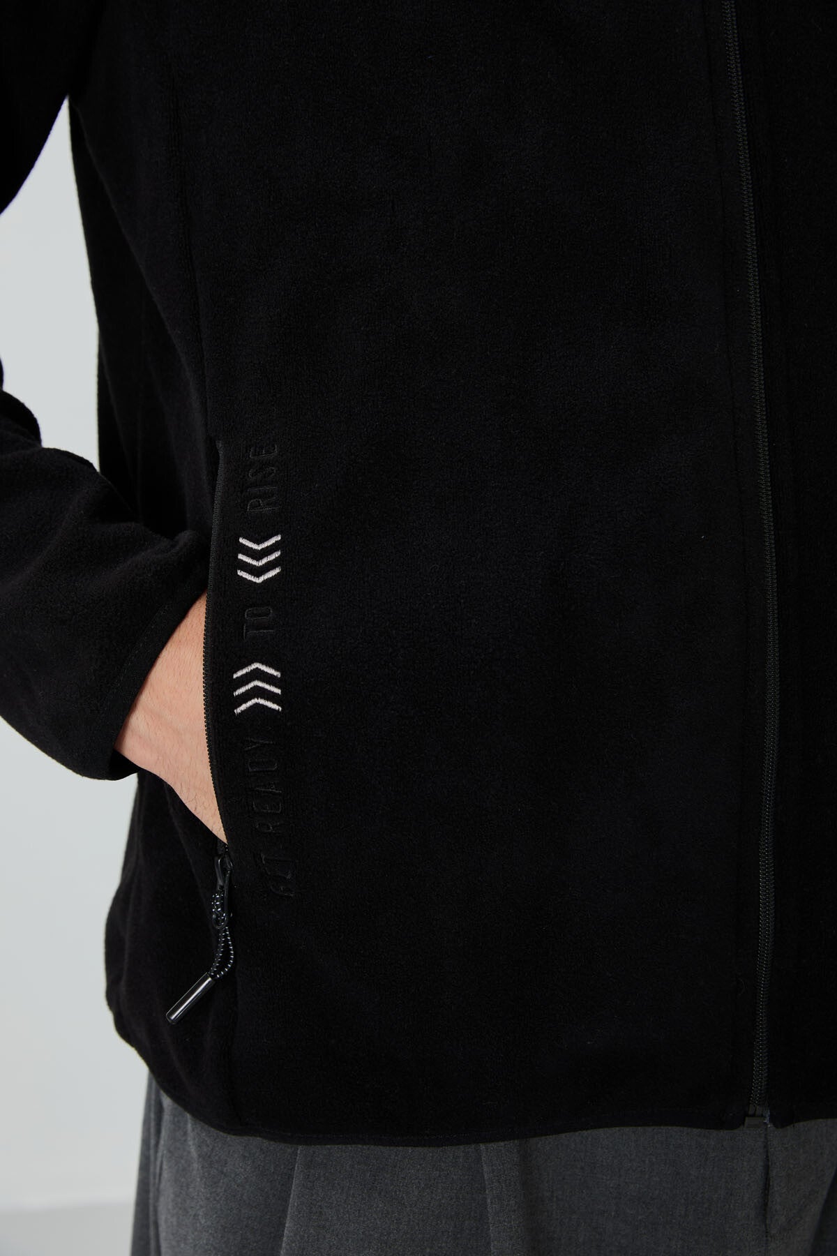 Siyah Yazı Nakışlı Dik Yaka Fermuarlı Standart Kalıp Erkek Sweatshirt Polar - 87992