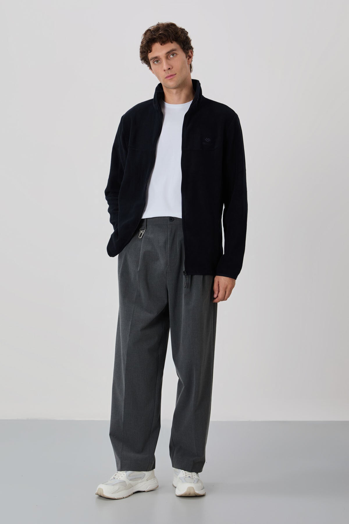 Siyah Yazı Nakışlı Dik Yaka Fermuarlı Standart Kalıp Erkek Sweatshirt Polar - 87992