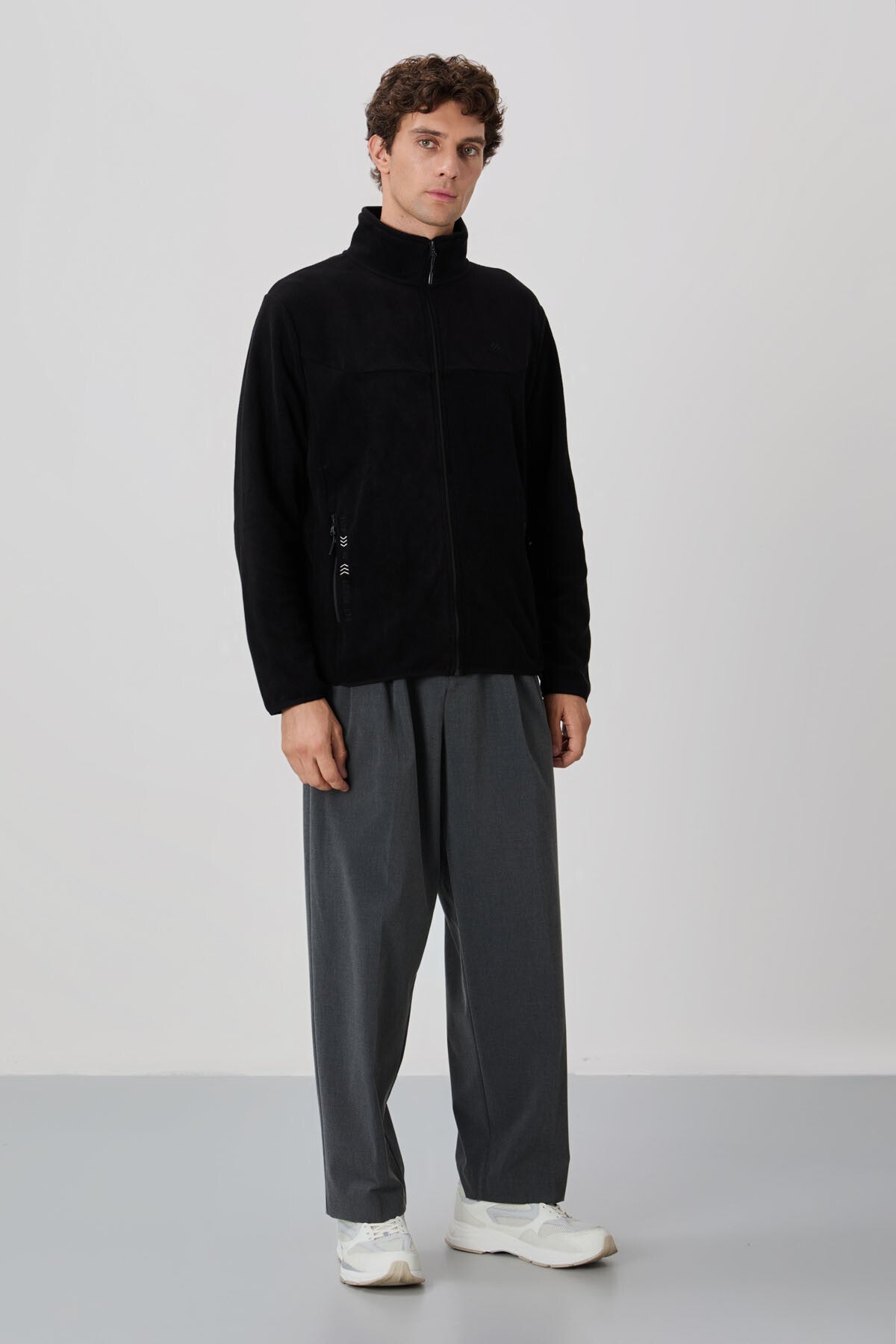 Siyah Yazı Nakışlı Dik Yaka Fermuarlı Standart Kalıp Erkek Sweatshirt Polar - 87992