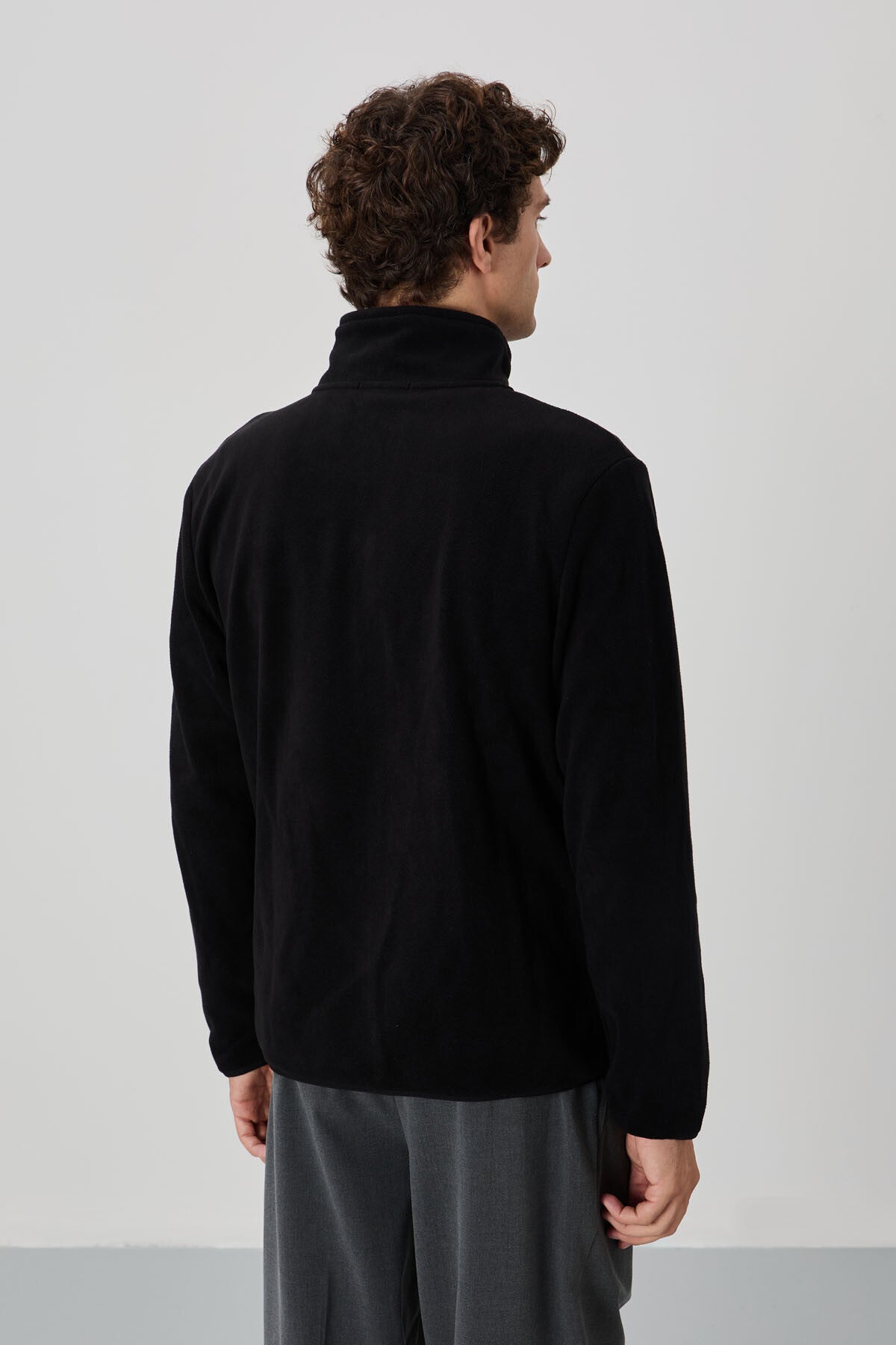 Siyah Yazı Nakışlı Dik Yaka Fermuarlı Standart Kalıp Erkek Sweatshirt Polar - 87992