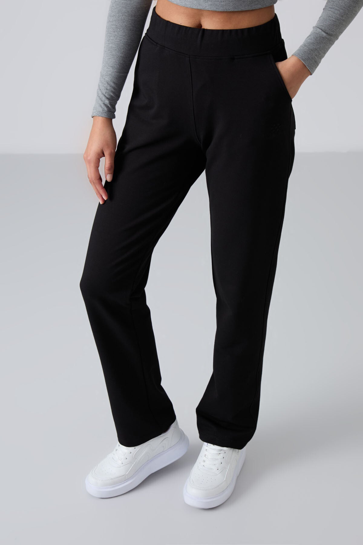 Siyah Yüksek Bel Cepli Rahat Form Klasik Paça Kadın Eşofman Alt - 94185