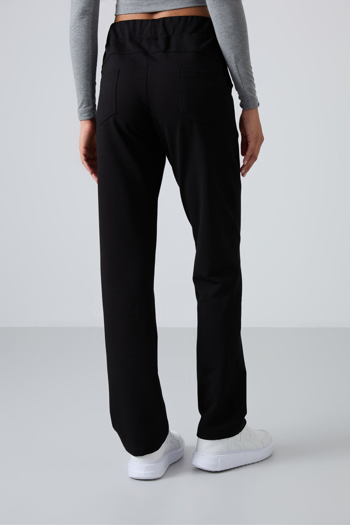 Siyah Yüksek Bel Cepli Rahat Form Klasik Paça Kadın Eşofman Alt - 94185