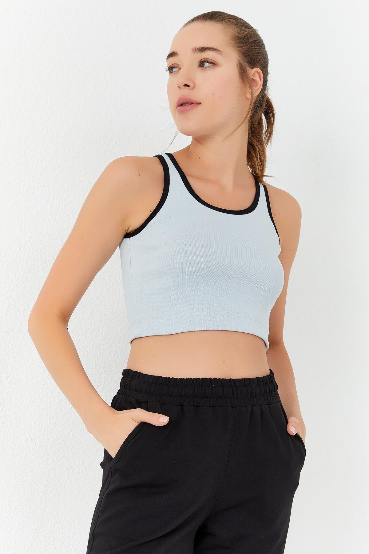 Taş Basic Sıfır Kol Dar Kalıp U Yaka Kadın Crop Top Atlet - 97162