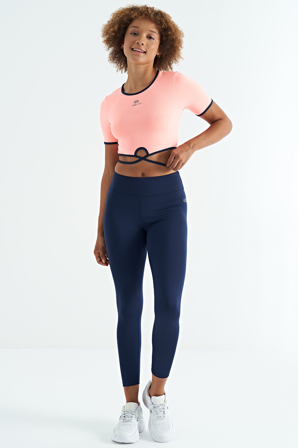 Yavruagzı Bel Bağlama Detaylı O Yaka Standart Kalıp Dalgıç Kumaş Kadın Crop T-Shirt - 97266