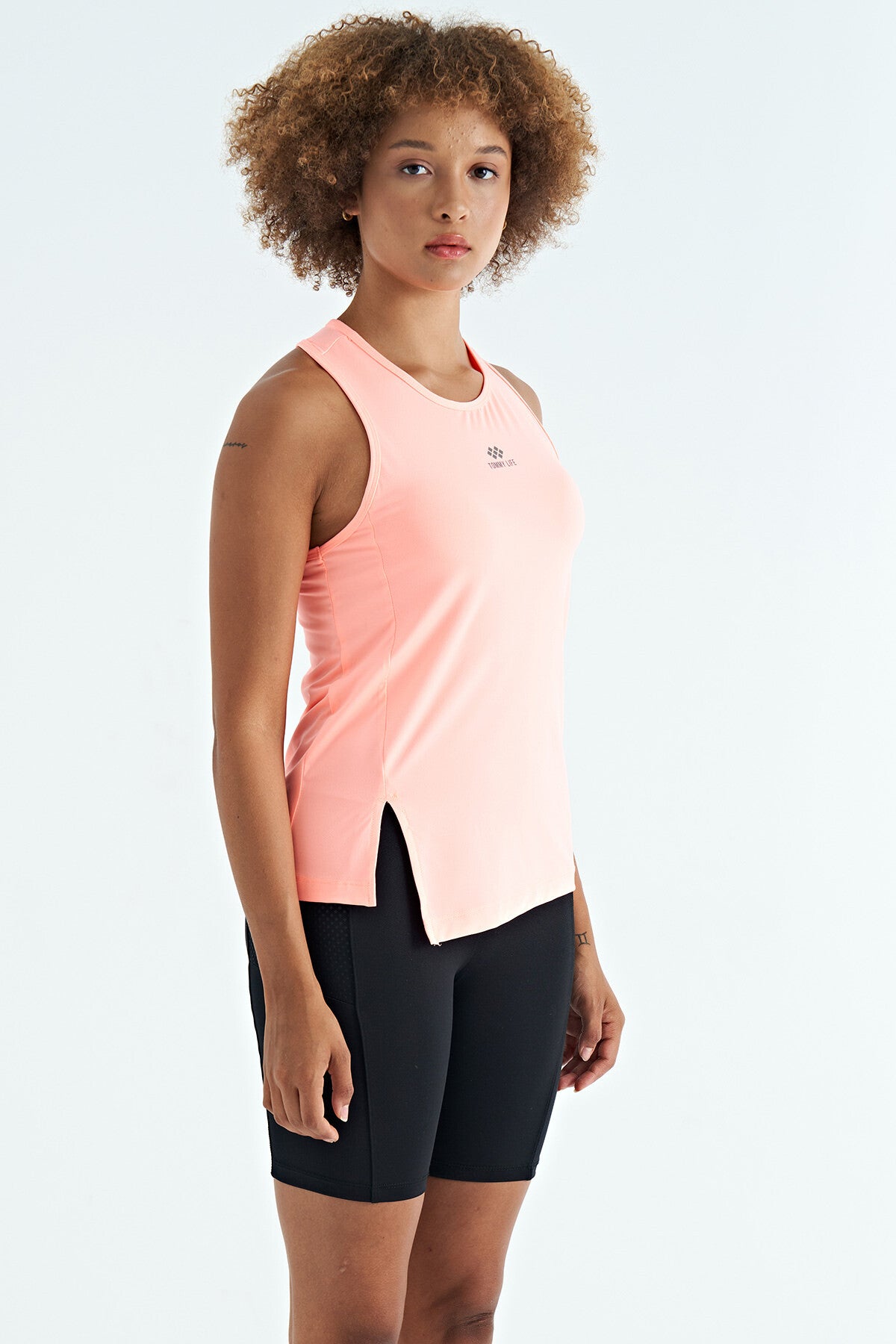 Yavruagzı Yırtmaç Detaylı O Yaka Sıfır Kollu Standart Kalıp Kadın Spor Atlet - 97256