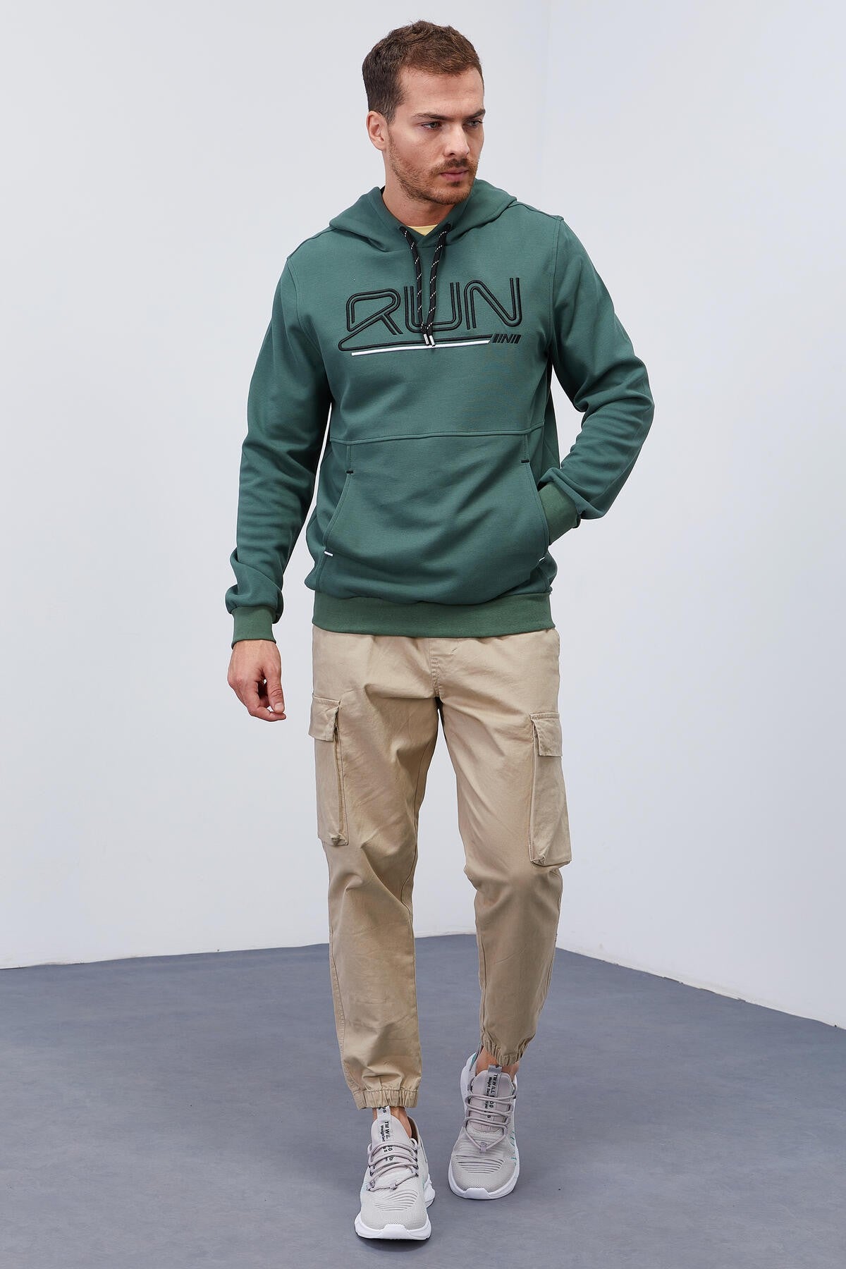 Yeşil Yazı Nakışlı Standart Kalıp Kapüşonlu Erkek Sweatshirt - 87887