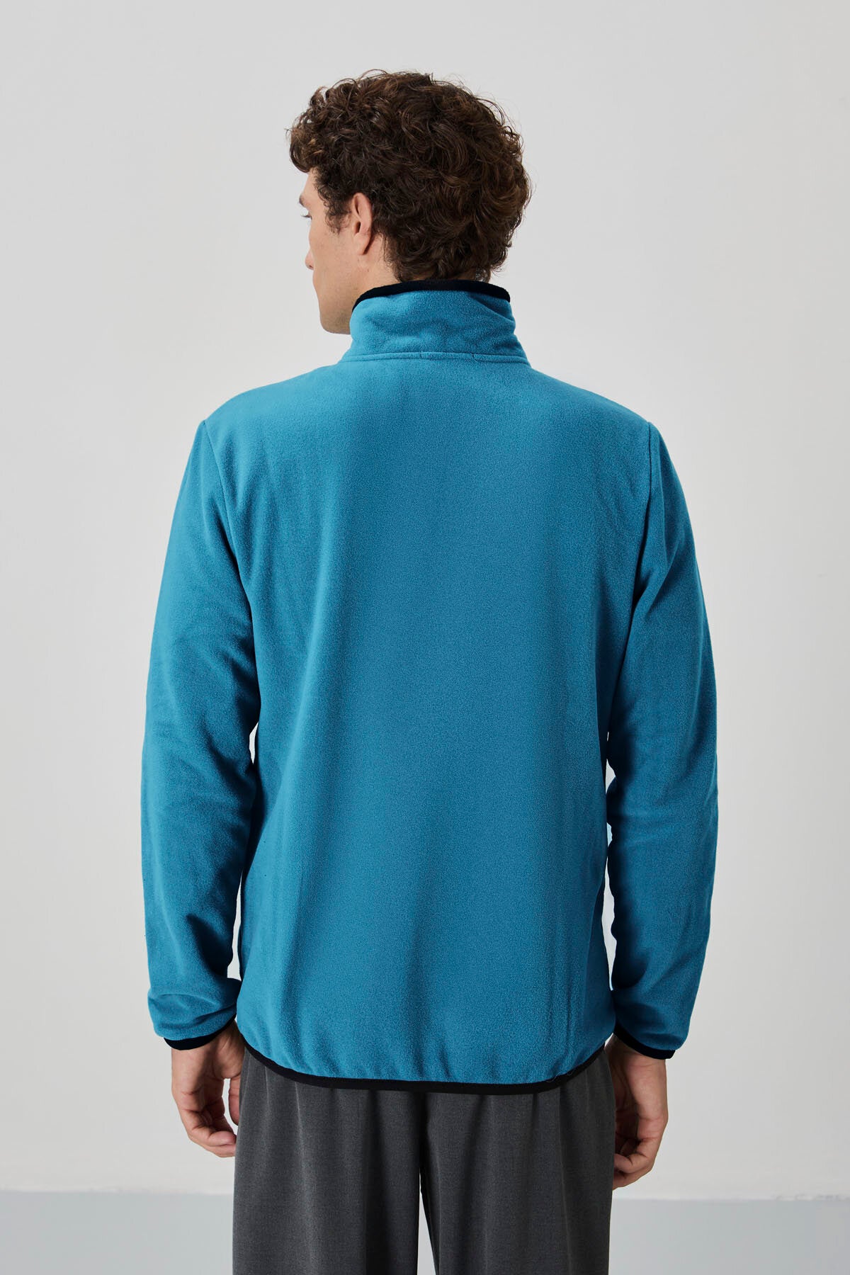 Zümrüt Yazı Nakışlı Dik Yaka Fermuarlı Standart Kalıp Erkek Sweatshirt Polar - 87992