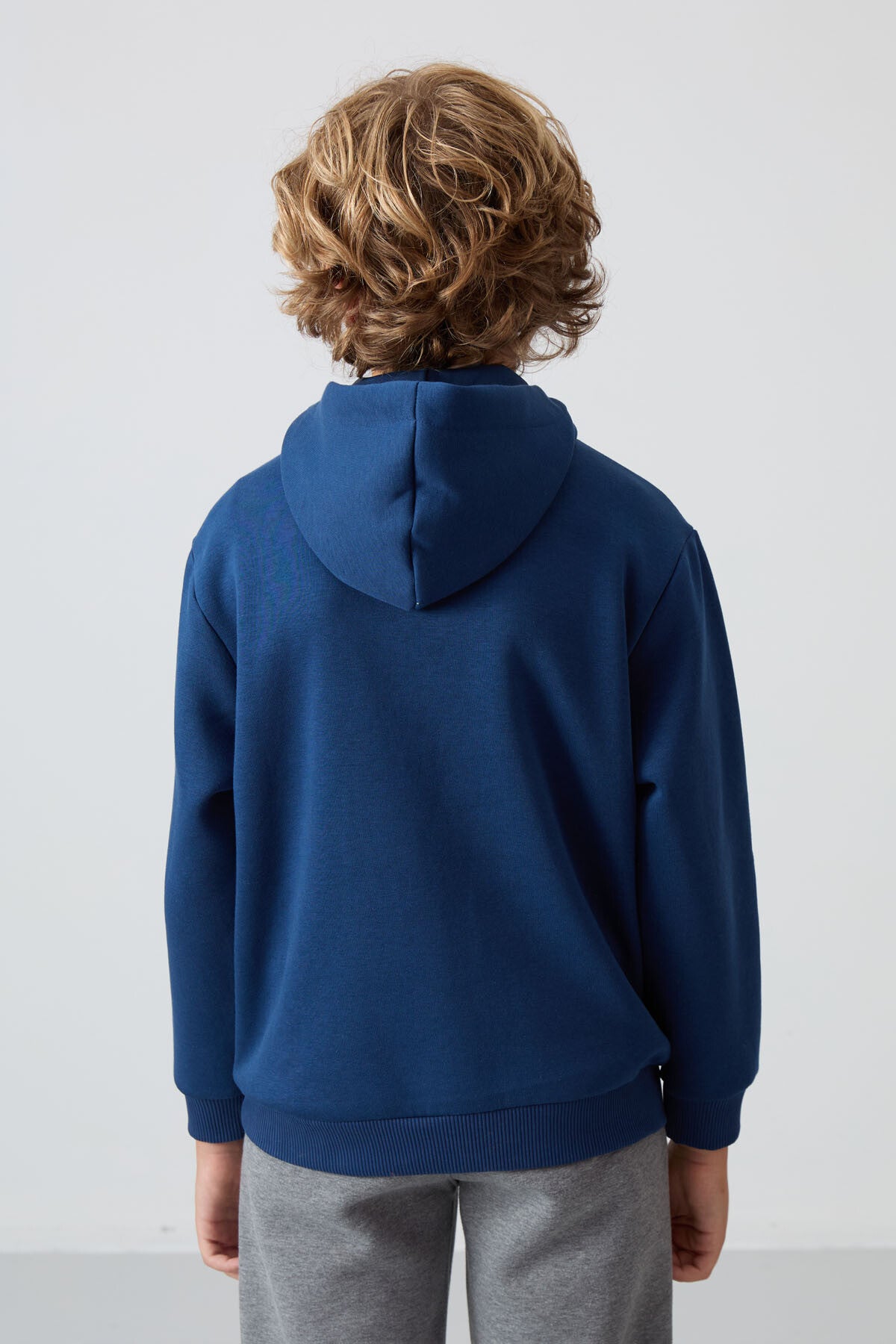 Parlament Pamuklu Kalın İçi Tüylü Yumuşak Dokulu Standart Fit Nakışlı Erkek Çocuk Sweatshirt - 11244