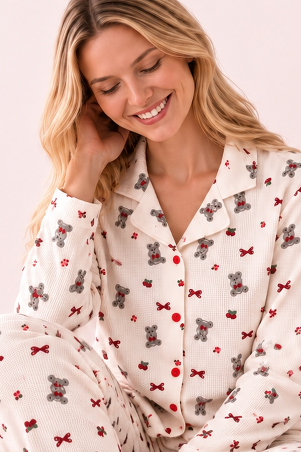 Kadın Ekru Ayıcık ve Fiyonk Desenli Önden Düğmeli Pijama Takımı