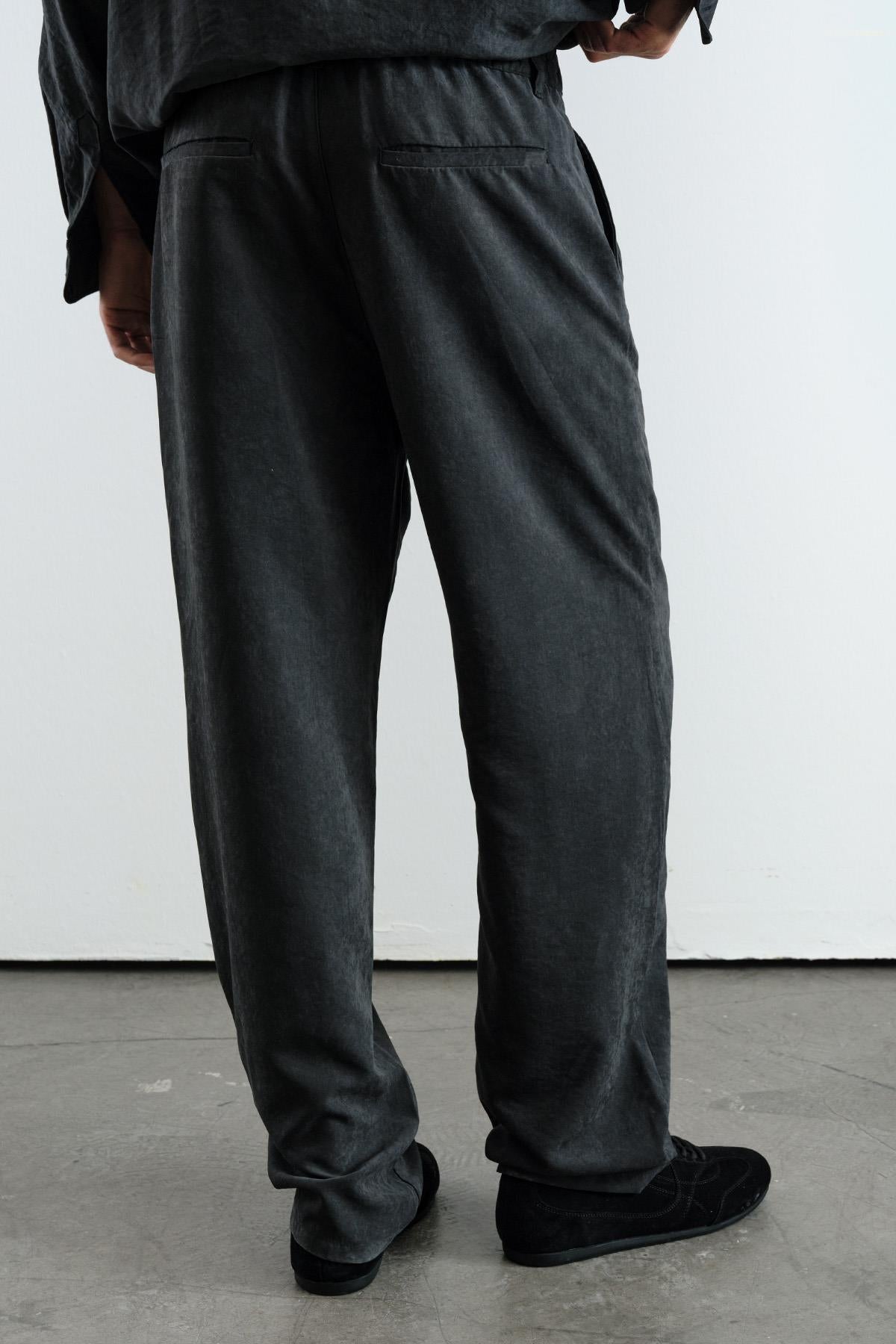 PİLİLİ EFEKTLİ MODAL SİYAH PANTOLON