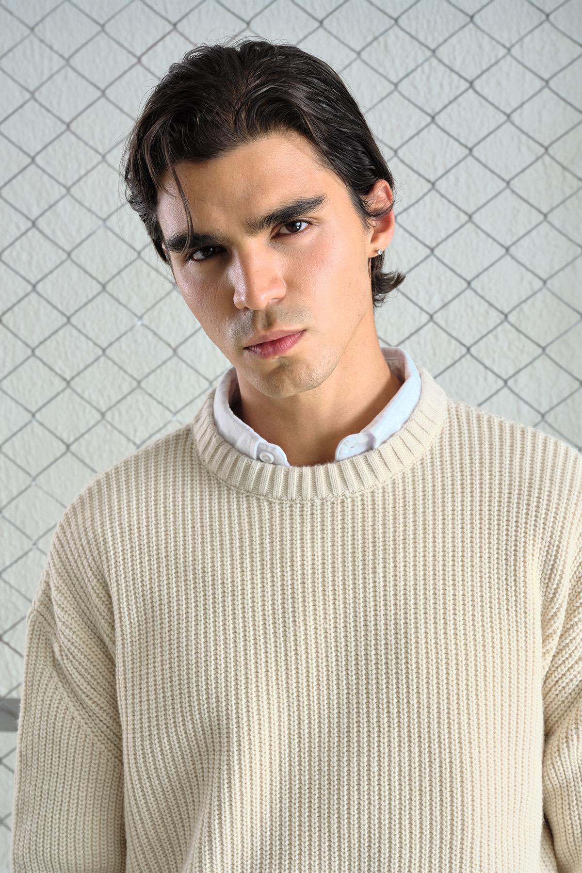 BOL KESİM DOKULU FİTİLLİ EKRU TRİKO KAZAK