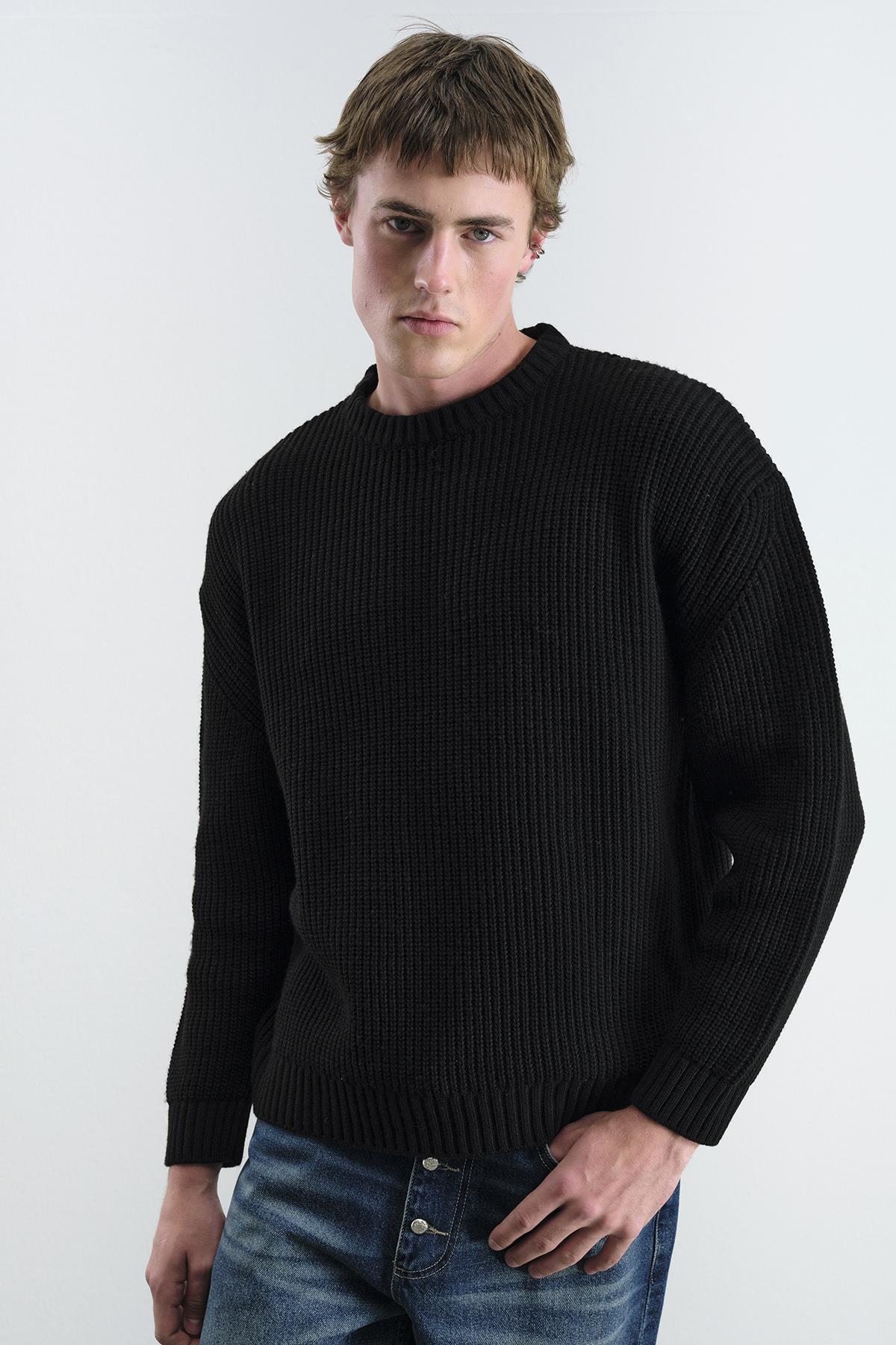 OVERSIZE DÖKÜMLÜ FİTİLLİ SİYAH TRİKO KAZAK