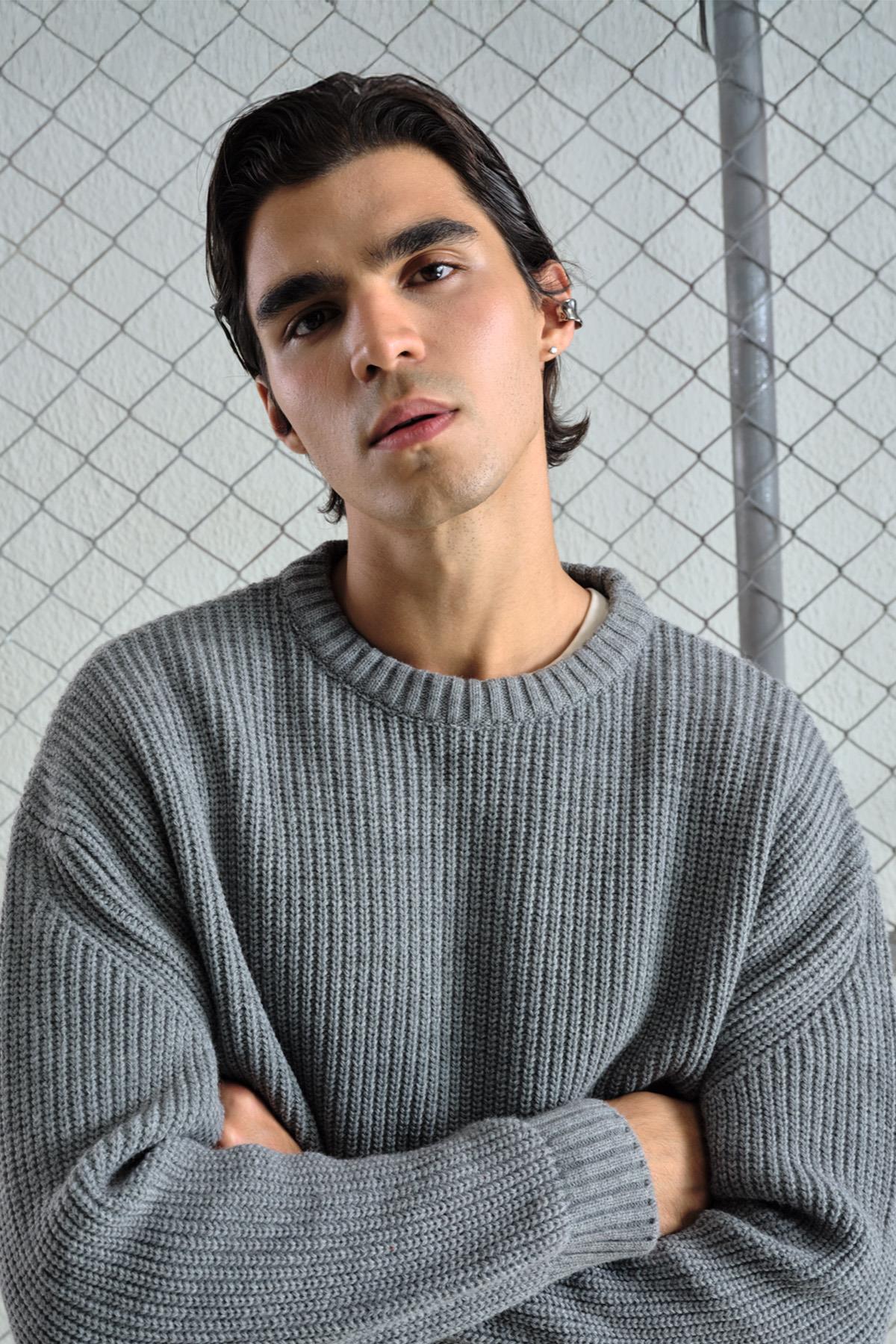 OVERSIZE DÖKÜMLÜ FİTİLLİ GRİ TRİKO KAZAK