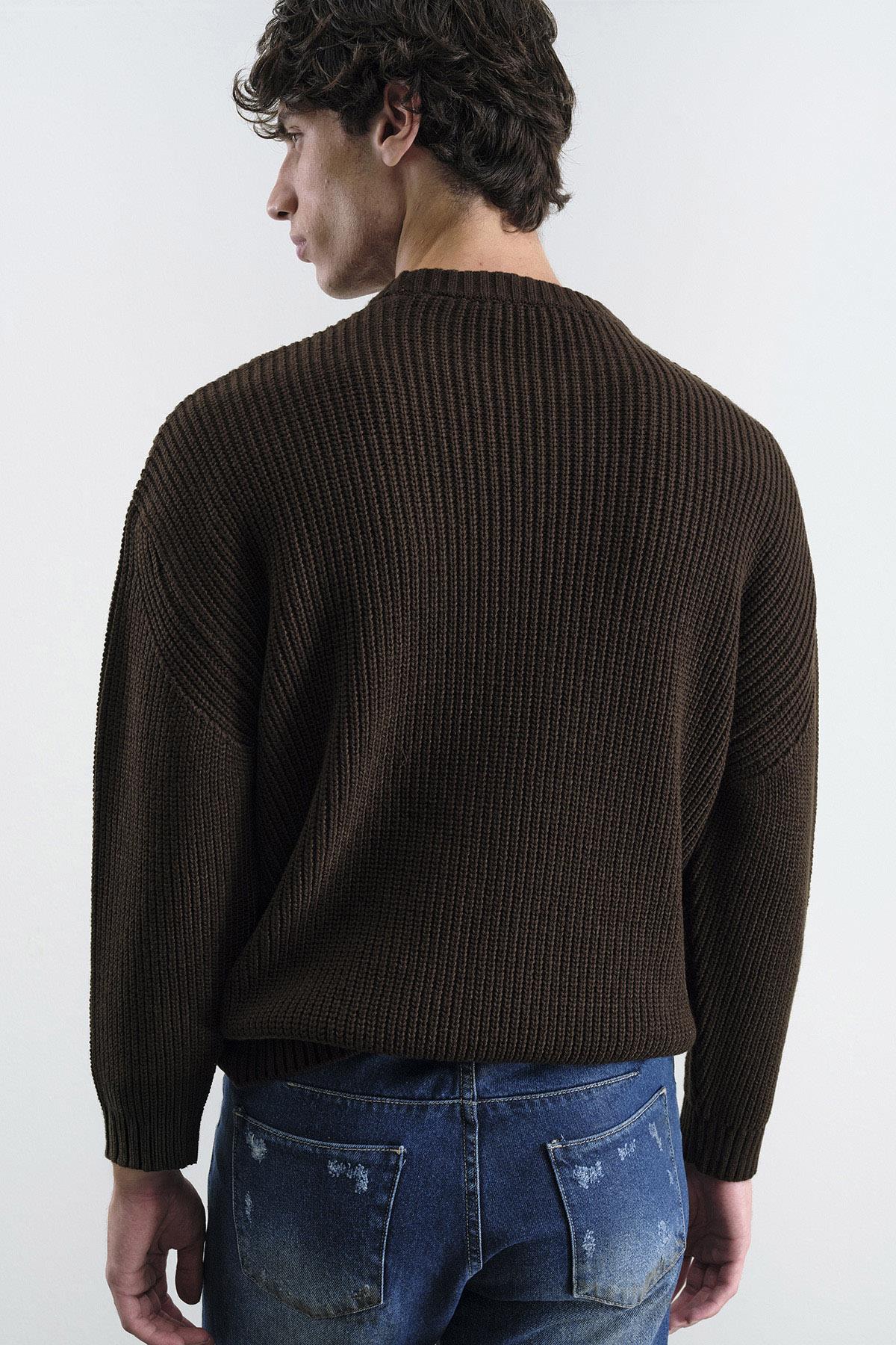 BOL KESİM DOKULU FİTİLLİ KAHVERENGİ TRİKO KAZAK