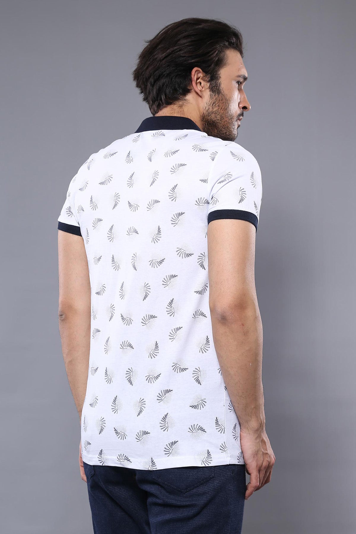 Desenli Beyaz Polo Yaka T-shirt | Wessi