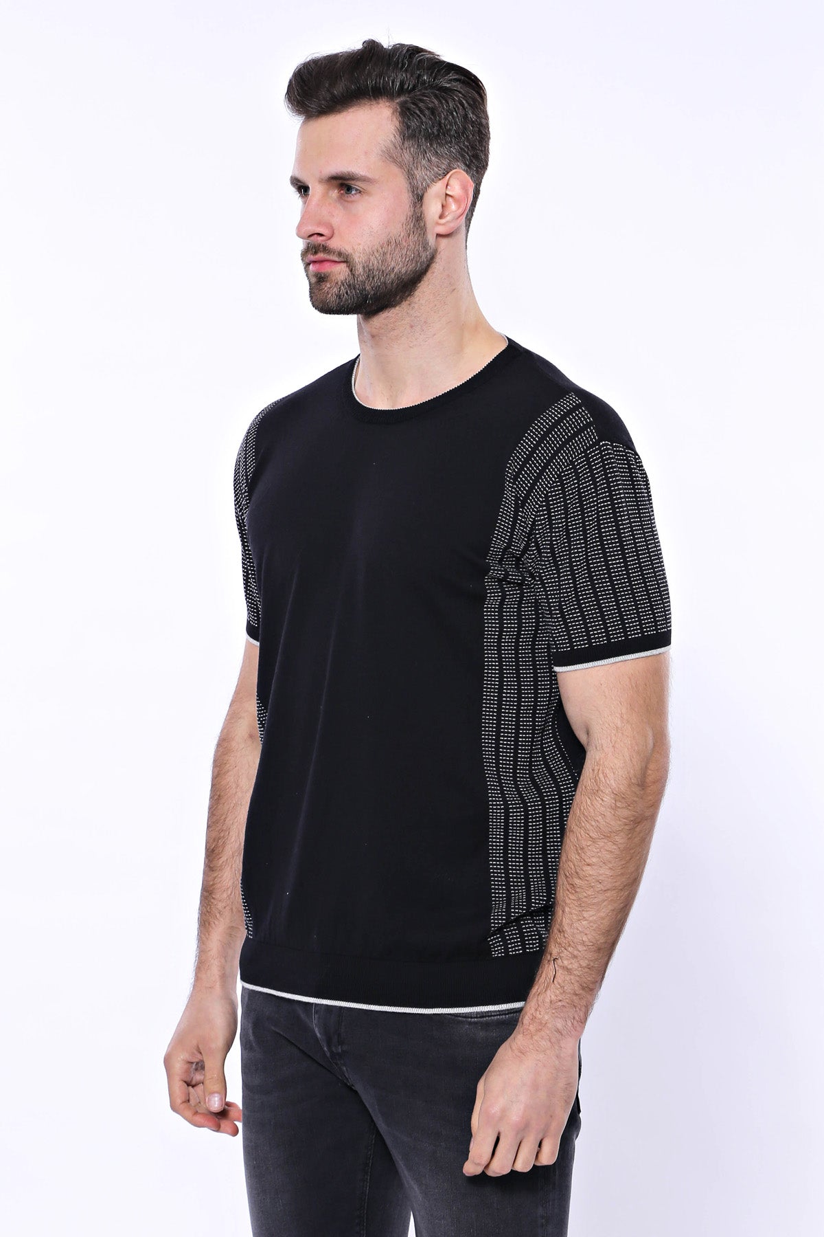 Bisiklet Yaka Kenarları Desenli Siyah Örme T-shirt | Wessi