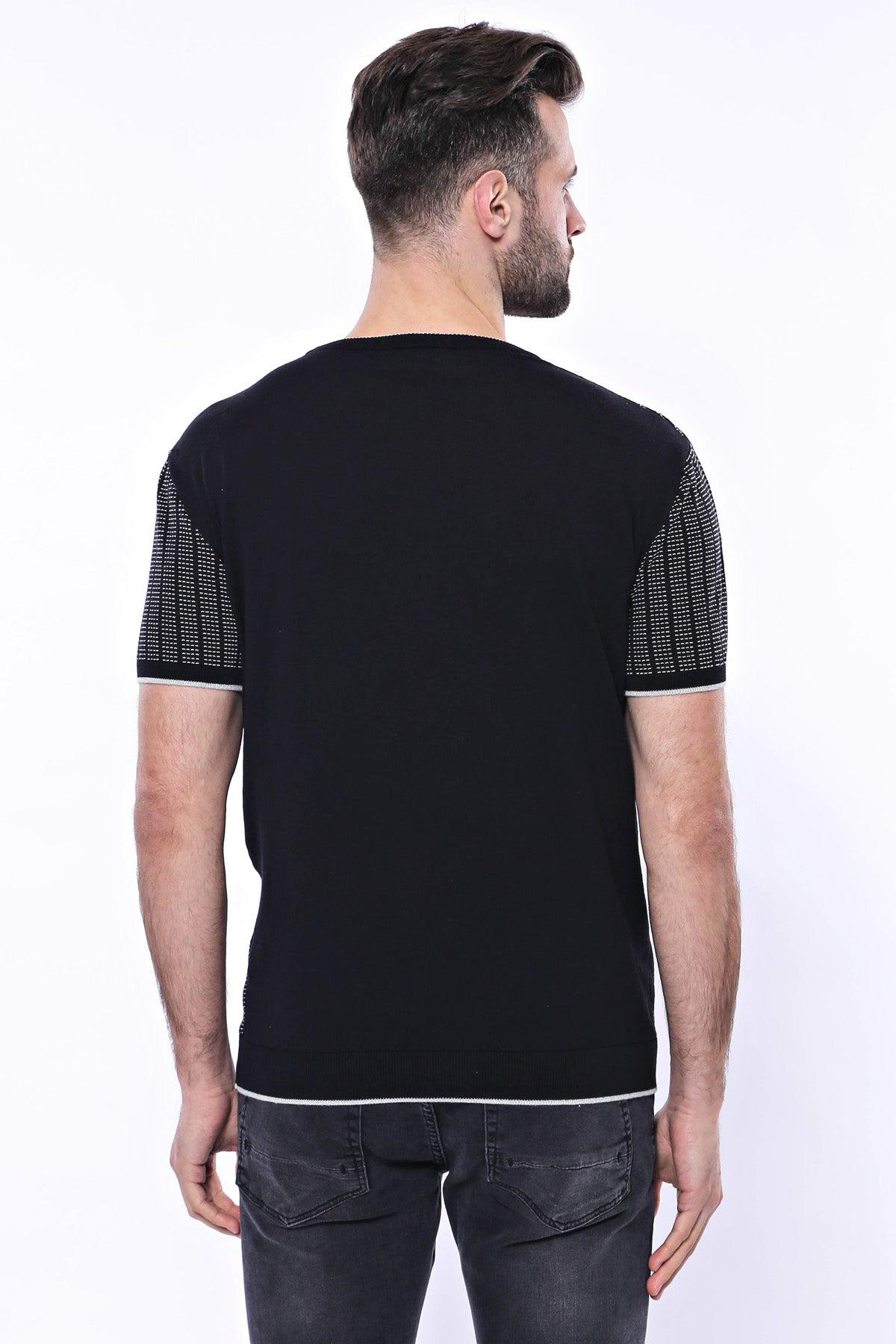 Bisiklet Yaka Kenarları Desenli Siyah Örme T-shirt | Wessi