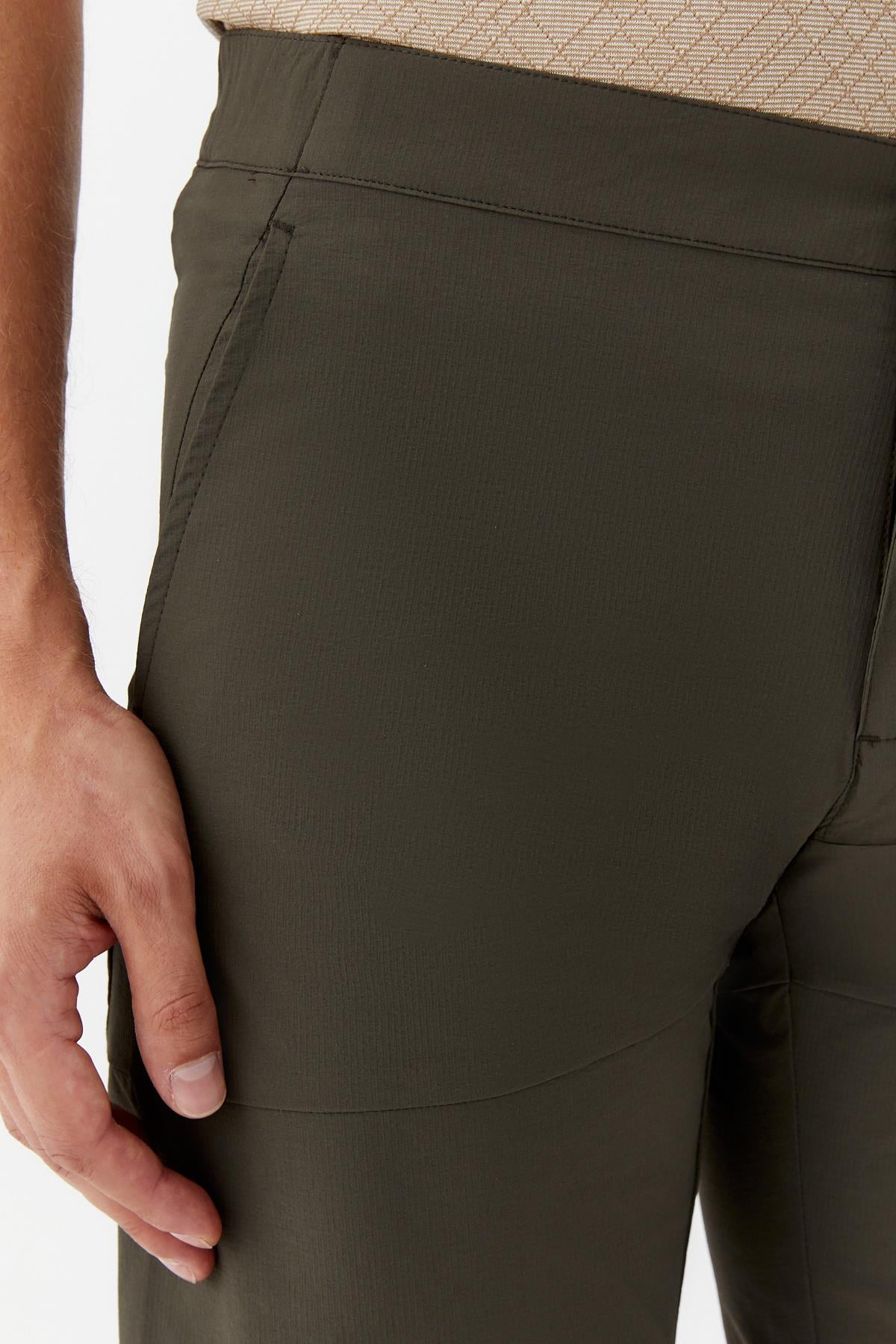 Erkek Haki Normal Kesim Regular Fit Pamuklu Yan Cep Normal Bel Bermuda Şort
