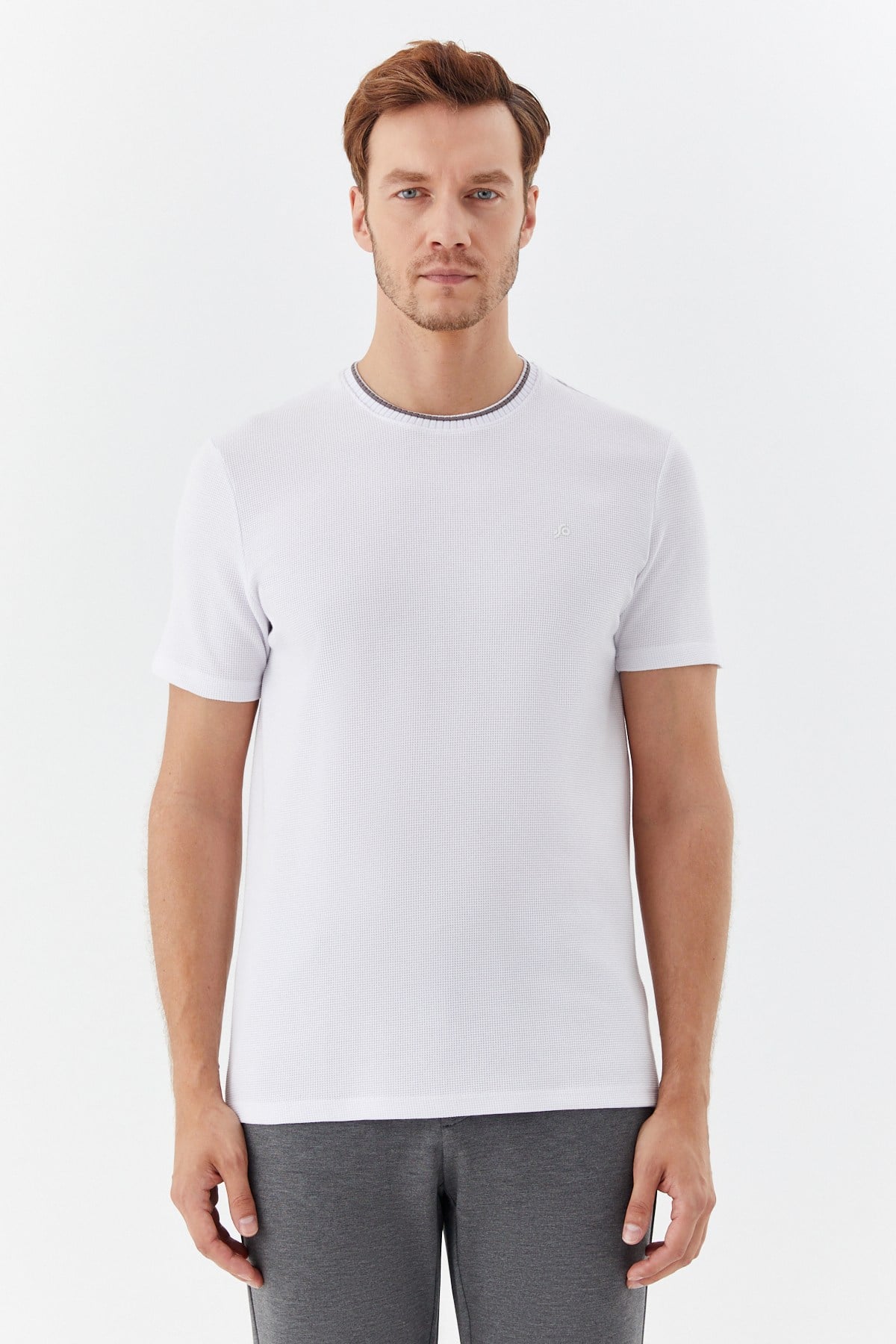 Ekru Piti Kare Bisiklet Yaka Pamuklu T-Shirt