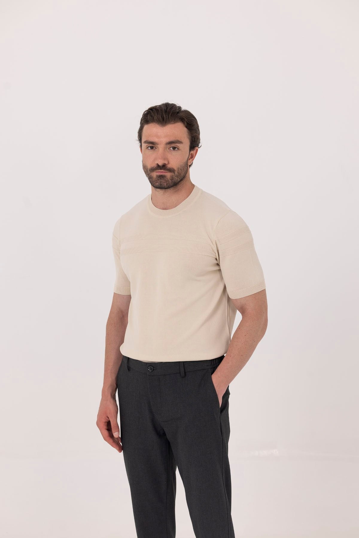 Bej Bisiklet Yaka Jakarlı Triko Tshirt