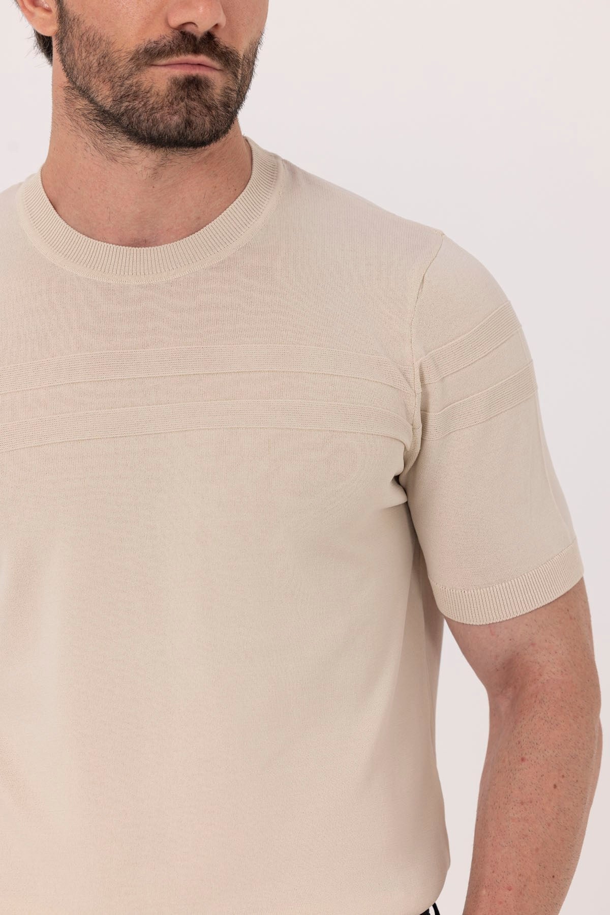 Bej Bisiklet Yaka Jakarlı Triko Tshirt