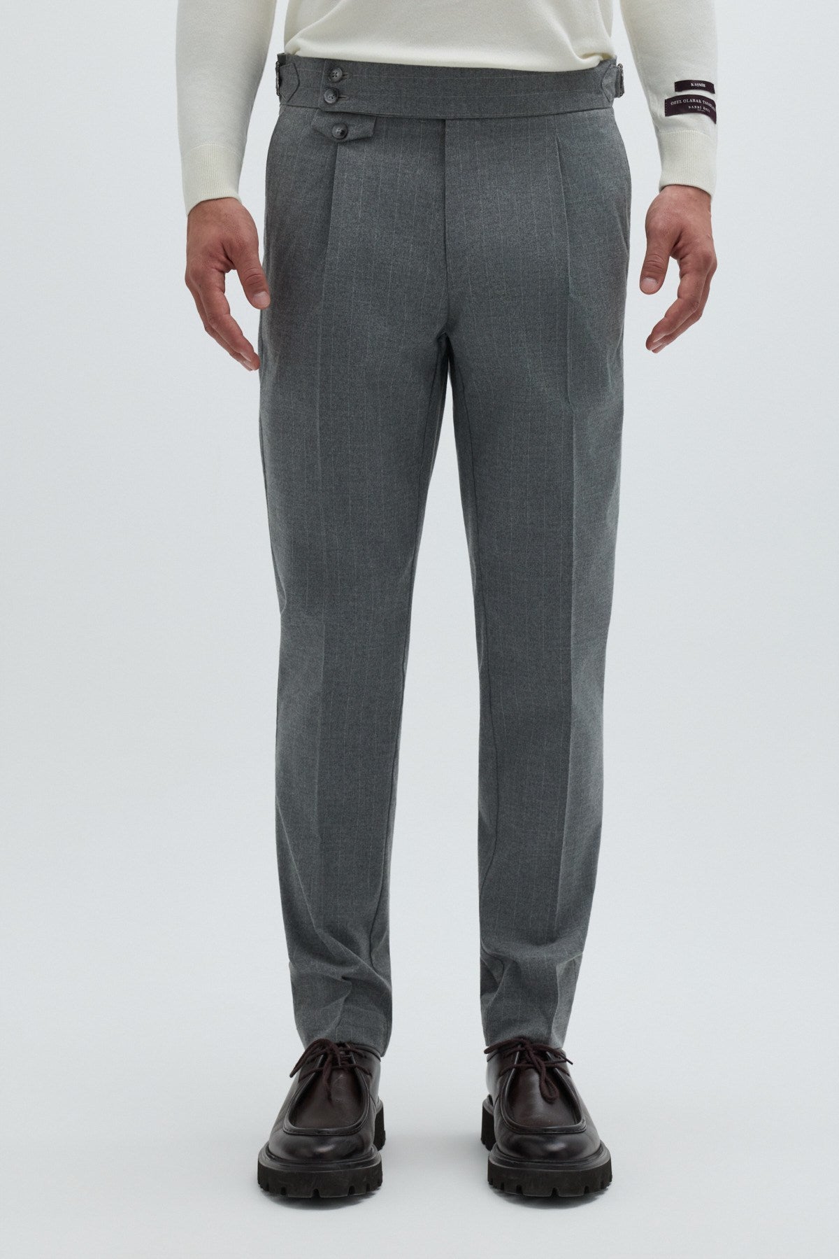 Gri Regular Fit Yan Tokalı Pileli Erkek Pantolon