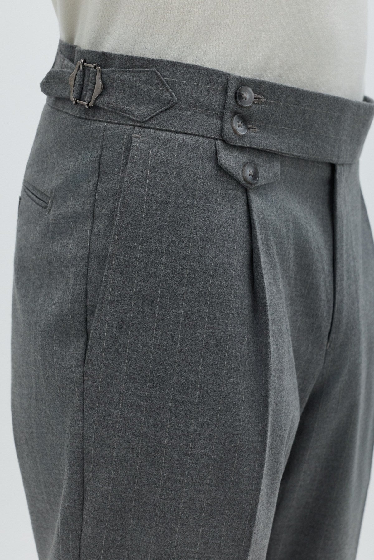 Gri Regular Fit Yan Tokalı Pileli Erkek Pantolon