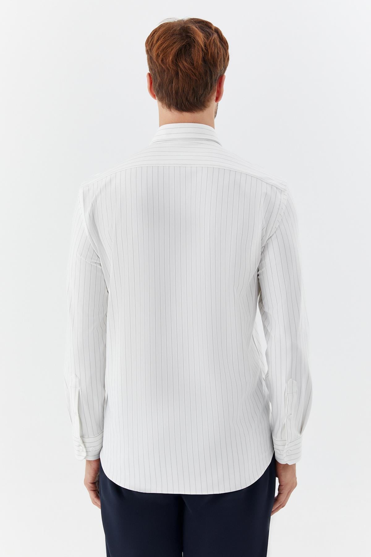 Erkek Beyaz-Siyah Dar Kesim Slim Fit Pamuklu Çizgili Uzun Kollu Klasik Yaka Gömlek