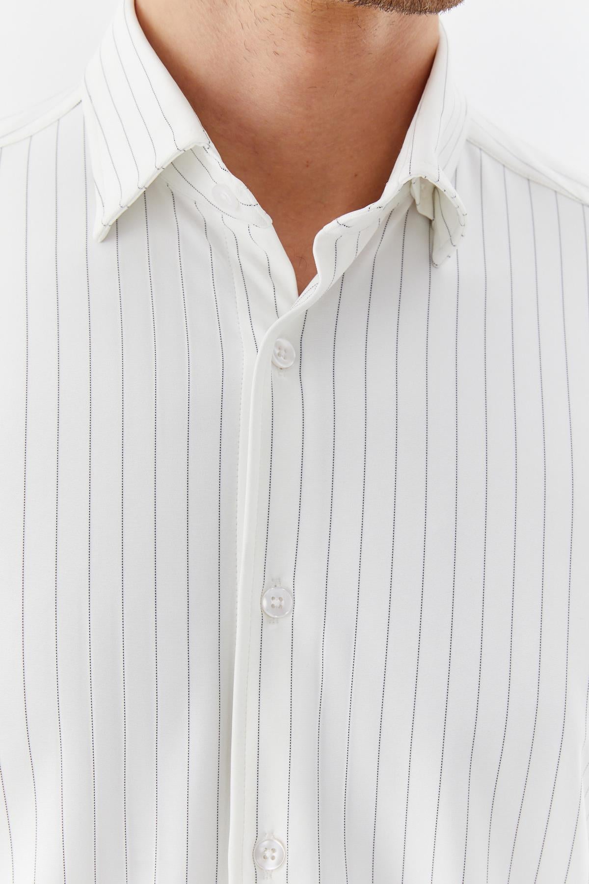 Erkek Beyaz-Siyah Dar Kesim Slim Fit Pamuklu Çizgili Uzun Kollu Klasik Yaka Gömlek