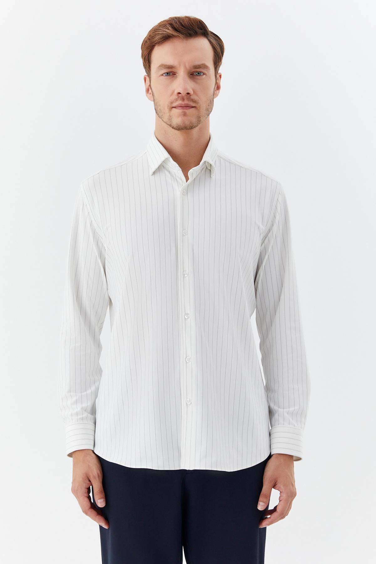 Erkek Beyaz-Siyah Dar Kesim Slim Fit Pamuklu Çizgili Uzun Kollu Klasik Yaka Gömlek