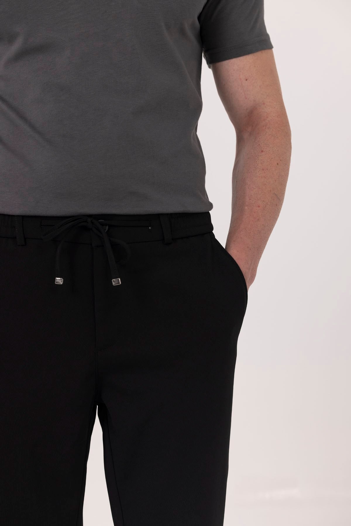 Siyah Keten Görünümlü Arka Lastikli Köprü Kemerli Bağcıklı Jogger Pantolon
