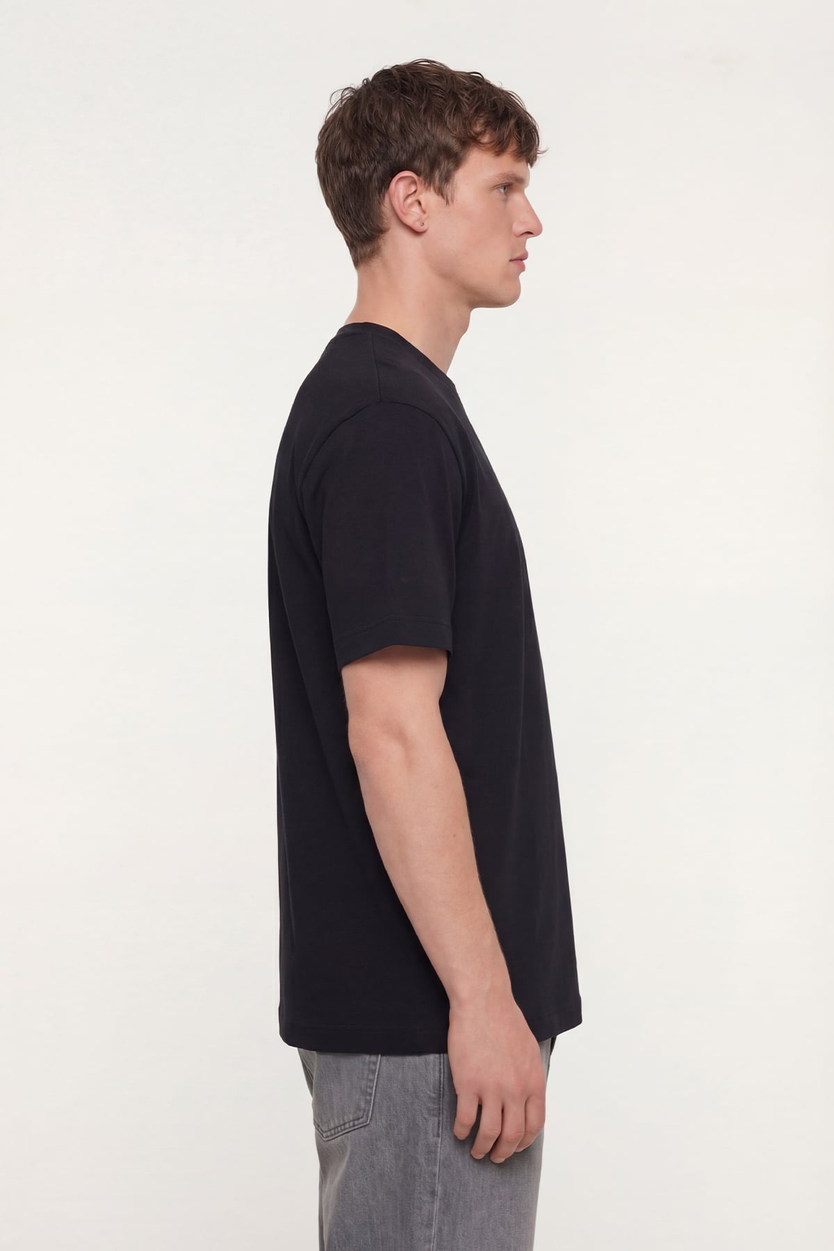 Siyah Nakışlı %100 Pamuk Bisiklet Yaka Düz Renk Basic T-Shirt