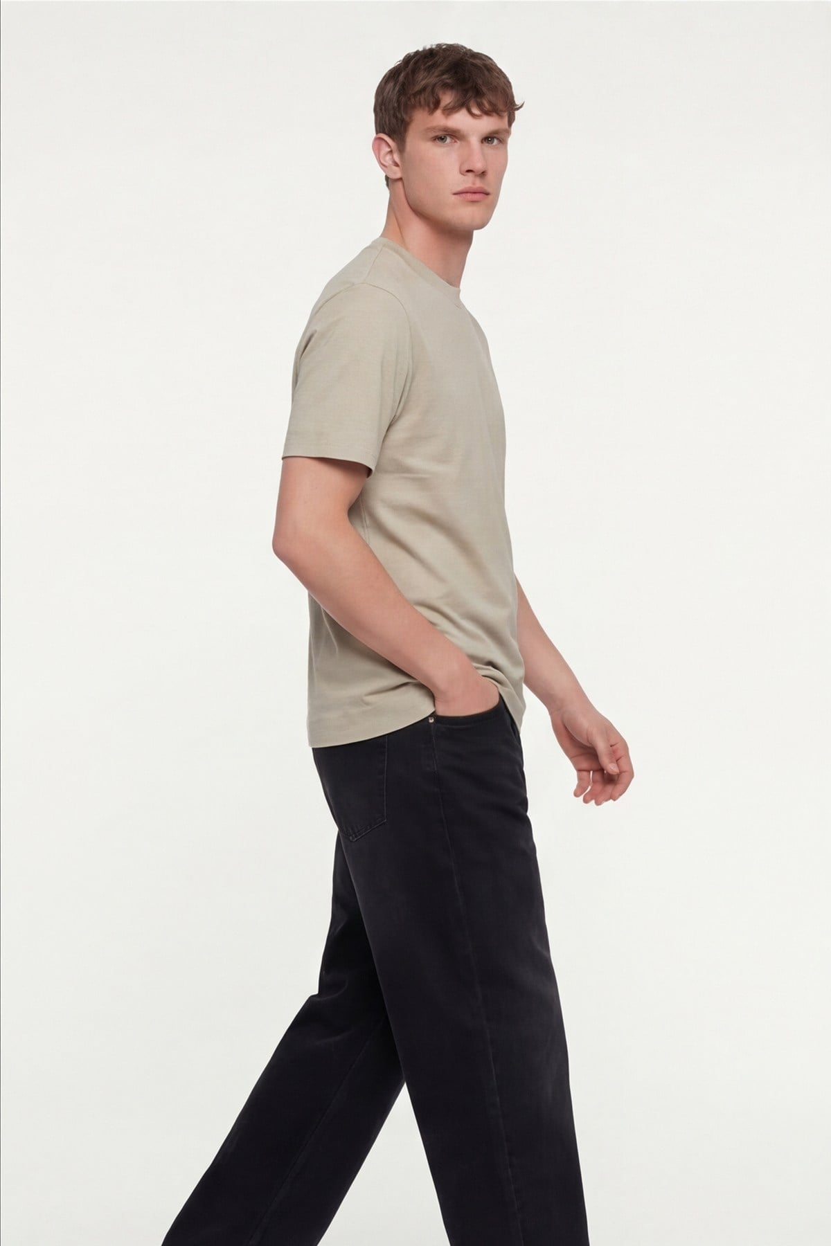Erkek Krem Normal Kesim Regular Fit %100 Pamuk Dokuma Bisiklet Yaka Basic T-Shirt