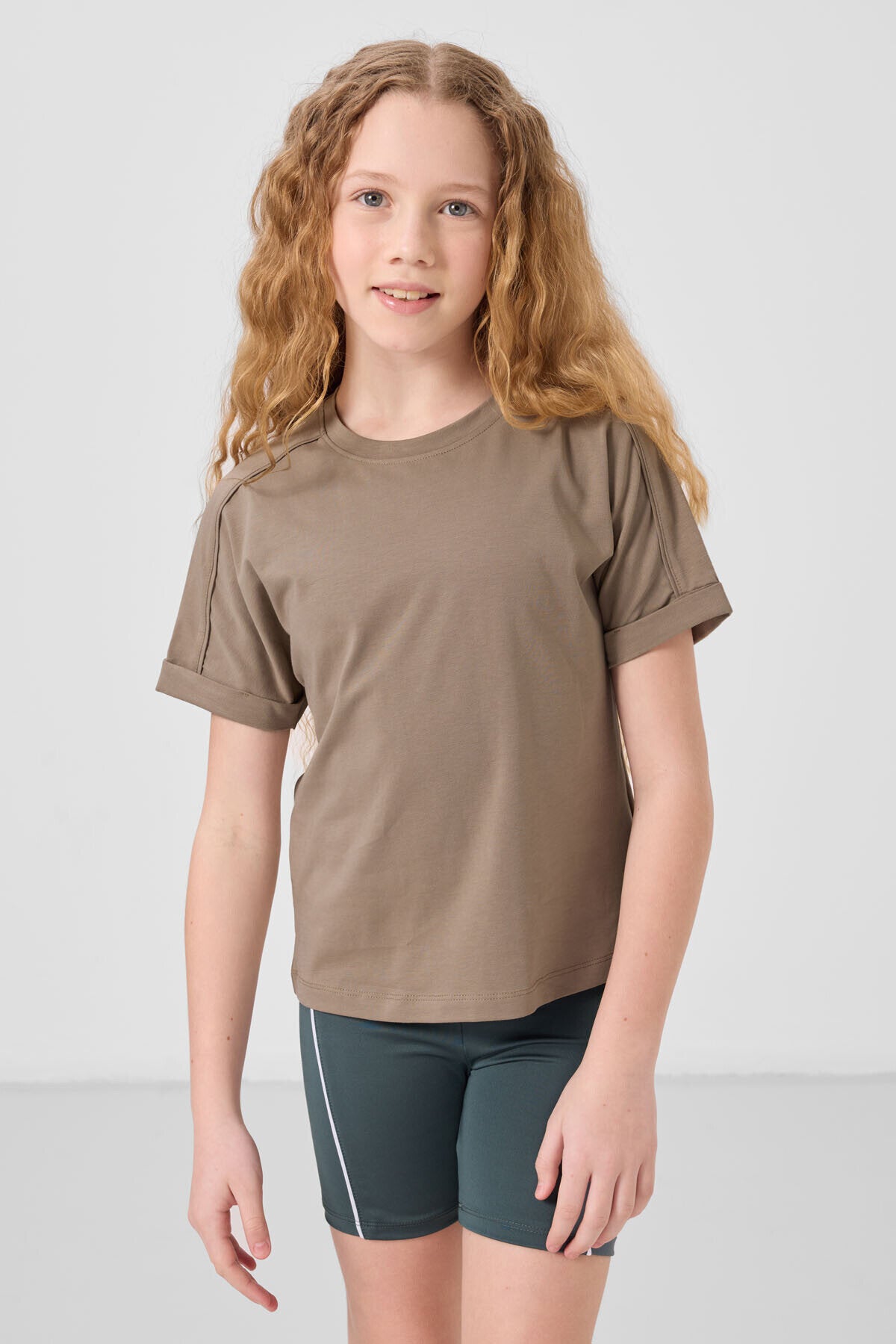 Oversize Fit O Yaka Basic 3'lü Paket Beyaz-Koyu Bej-Açık Yeşil Kız Çocuk T-Shirt - 75182