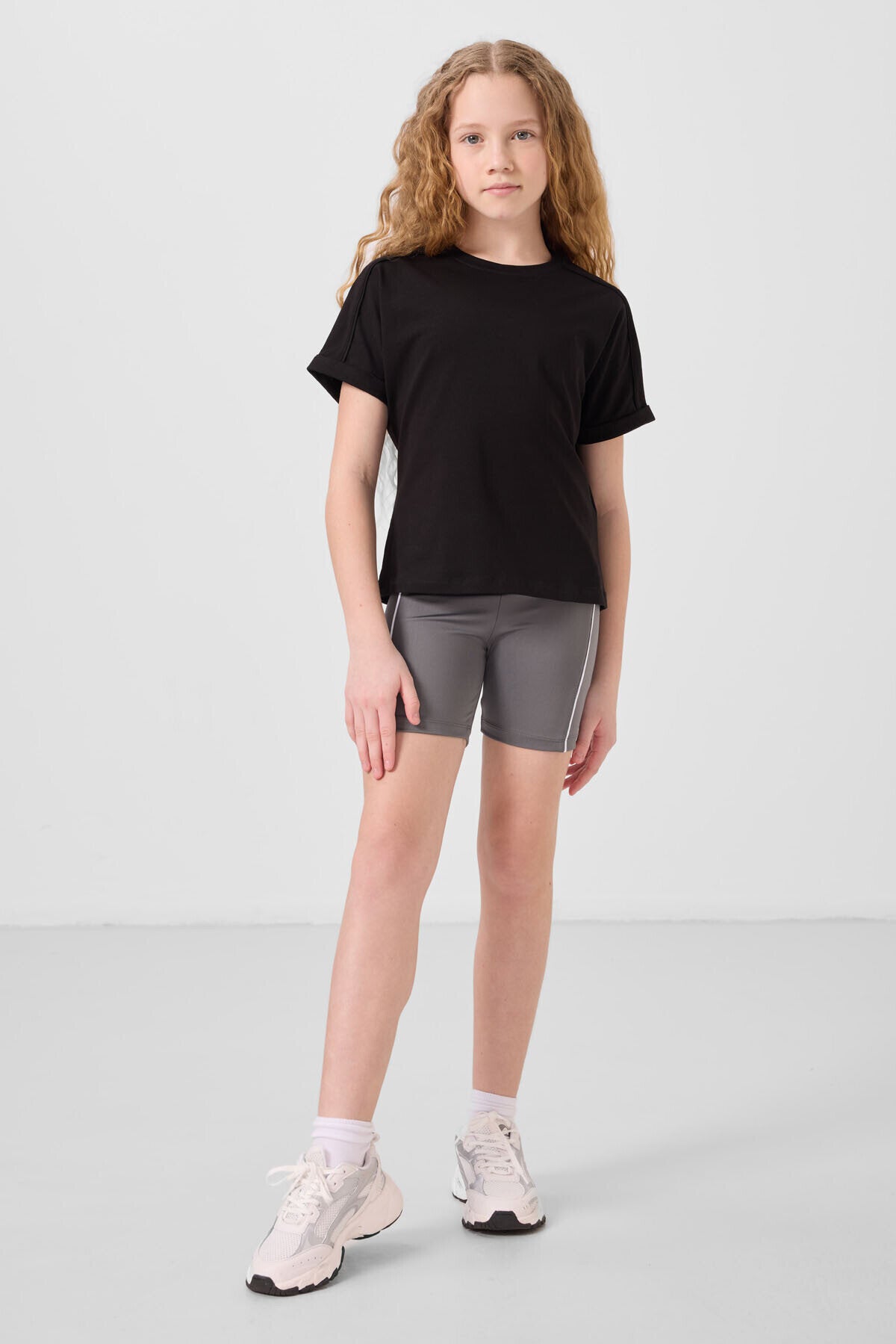 Oversize Fit O Yaka Basic 3'lü Paket Siyah-Beyaz-Koyu Bej Kız Çocuk T-Shirt - 75182