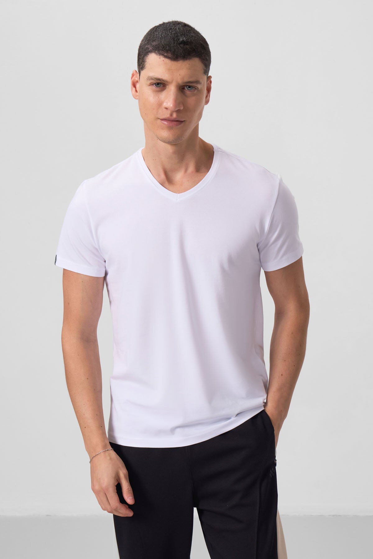Standart Fit Basic V Yaka  3'lü Paket Beyaz Erkek T-Shirt  87912