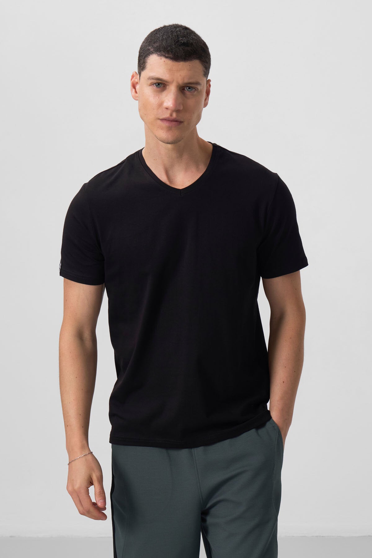 Standart Fit Basic V Yaka  3'lü Paket Siyah-Beyaz-Petrol Erkek T-Shirt  87912