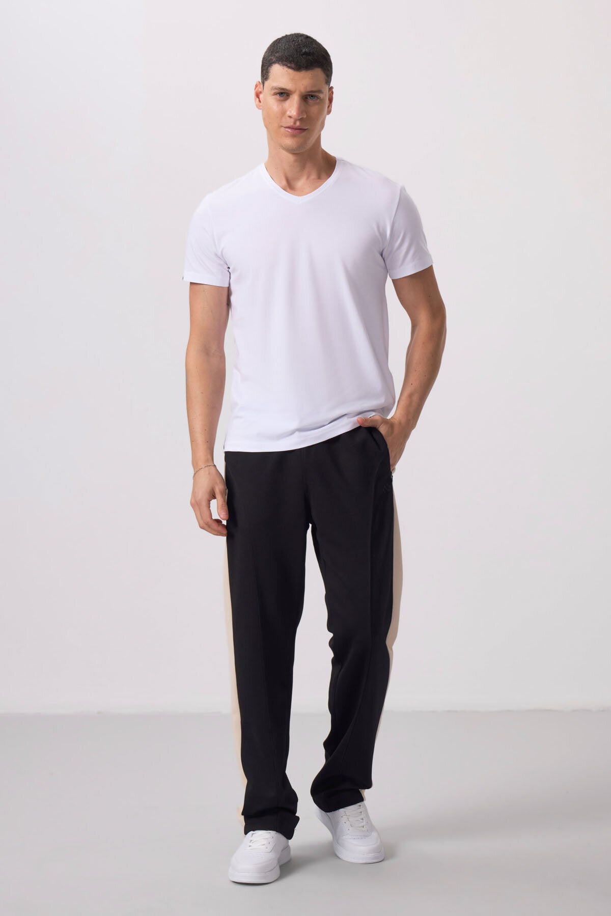 Standart Fit Basic V Yaka 2'li Paket Siyah-Beyaz Erkek T-Shirt - 87912
