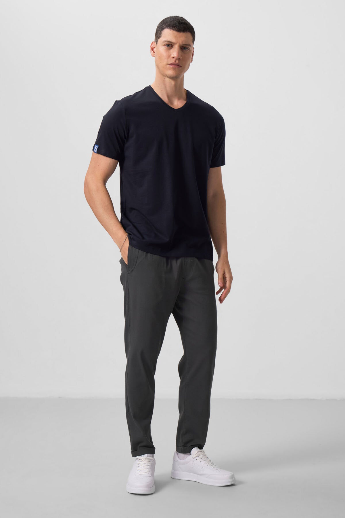 Standart Fit Basic V Yaka 2'li Paket Siyah-Lacivert Erkek T-Shirt - 87912