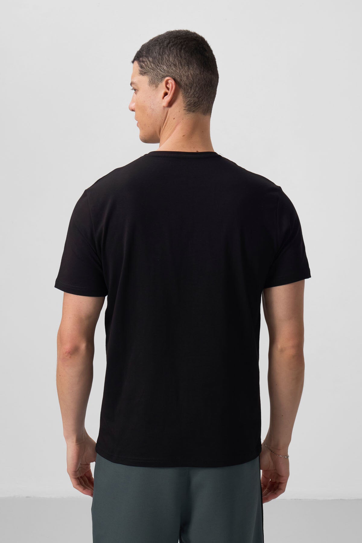Standart Fit Basic V Yaka 2'li Paket Siyah-Lacivert Erkek T-Shirt - 87912
