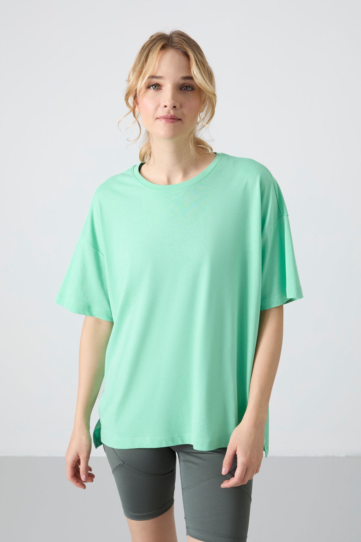 Oversize Fit Basic O Yaka 3'lü Paket Su Yeşili-Beyaz-Şeker Pembe Kadın T-Shirt  97285