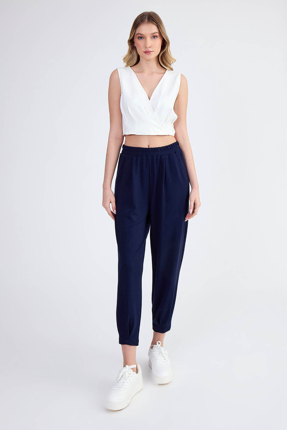 Sıfır Kol V Yaka Crop Modal Bluz