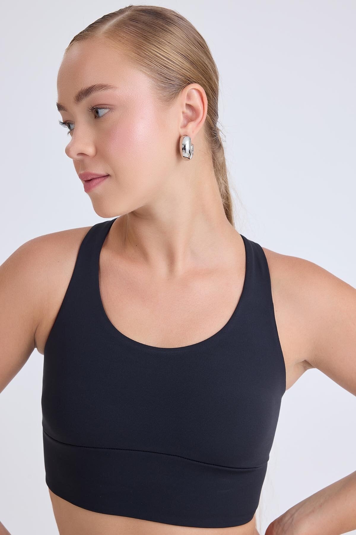 Sırtı Çapraz Crop Sporcu Atlet