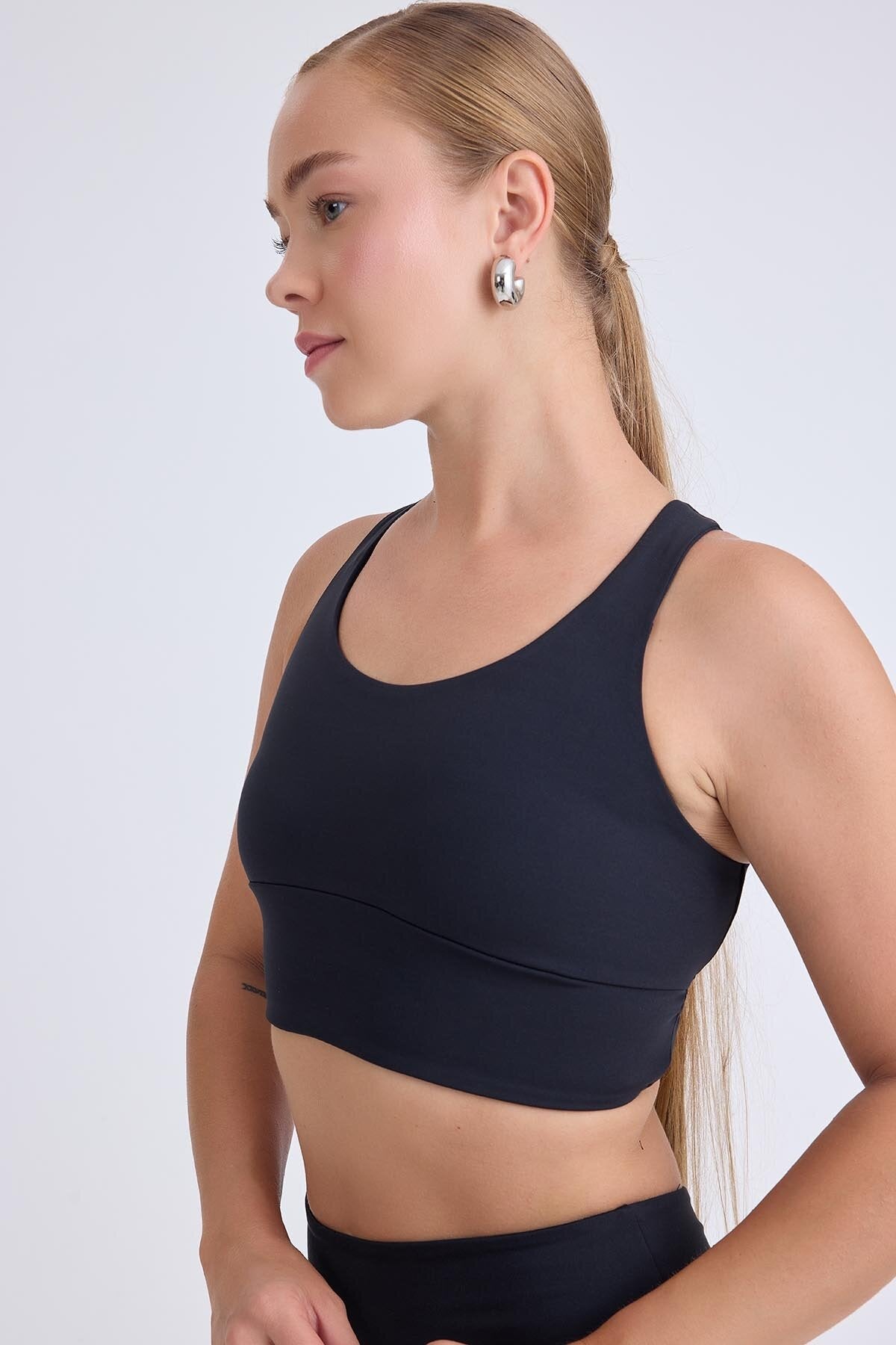Sırtı Çapraz Crop Sporcu Atlet
