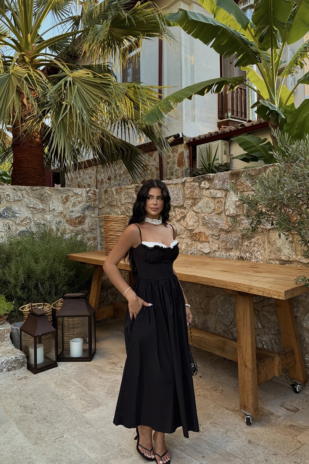 Siyah Askılı Elbise
