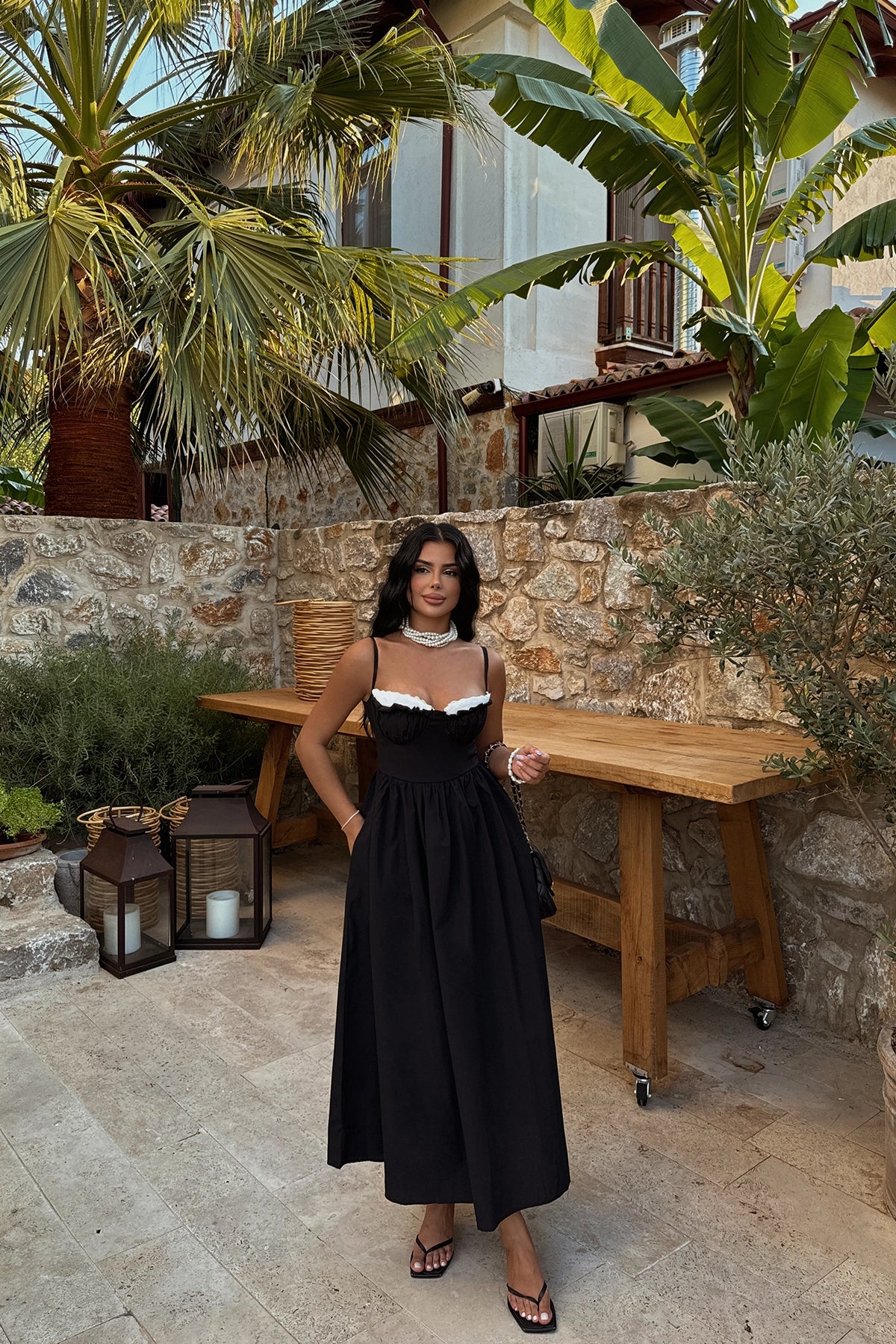 Siyah Askılı Elbise